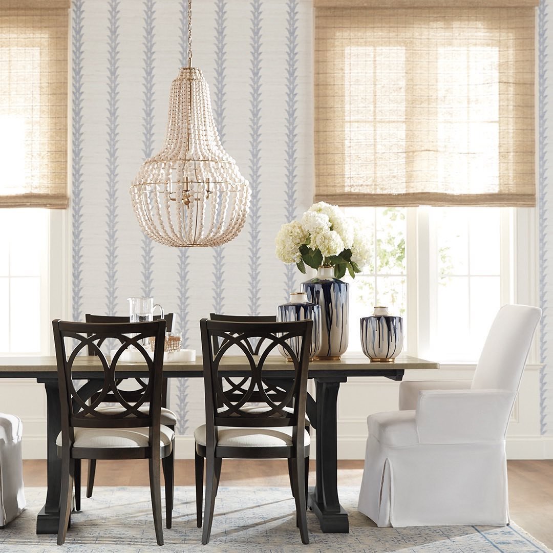 Elegant yet cozy dining seating. Those window treatments have got me 🤩