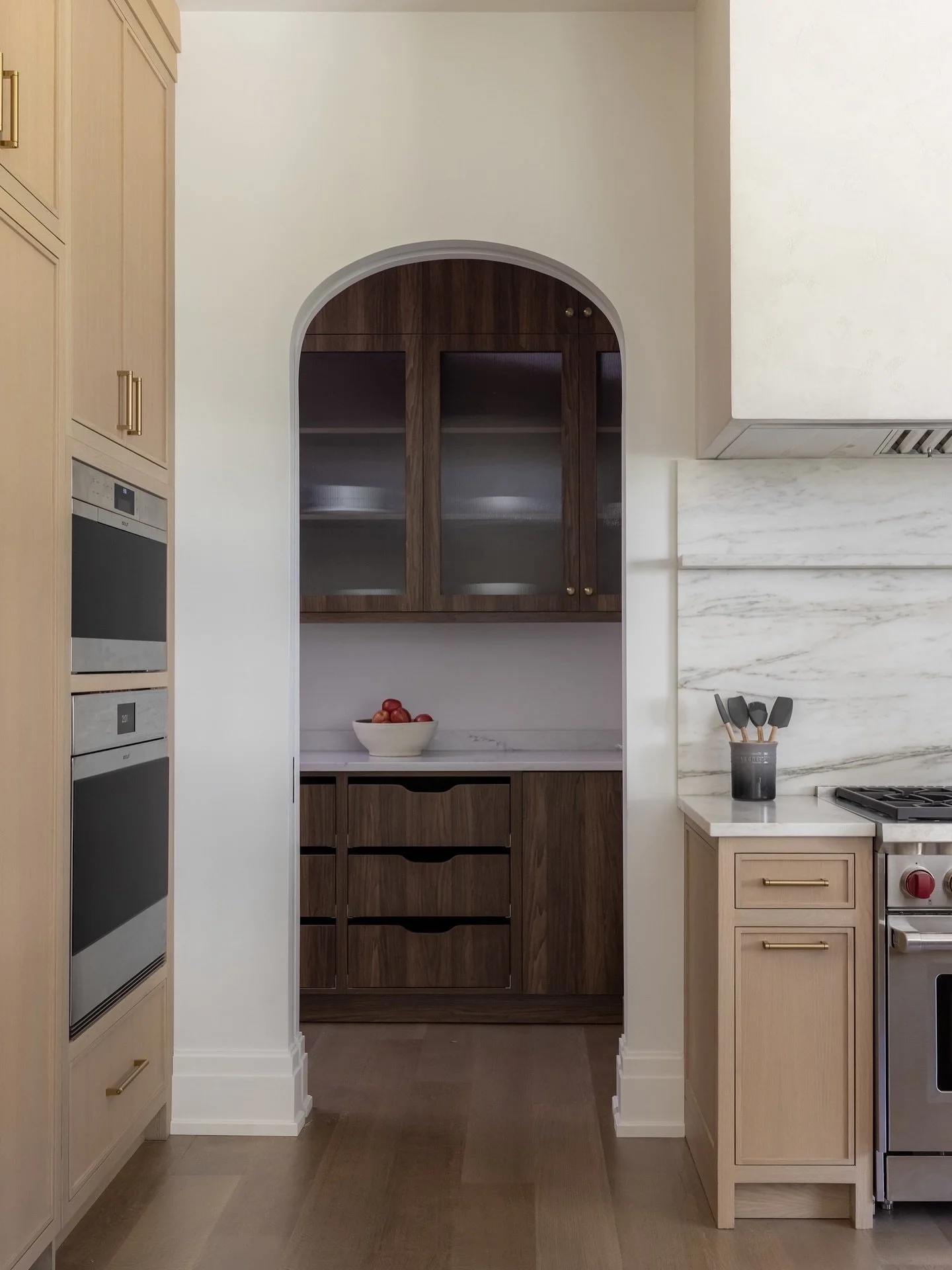 This is what pantry dreams are made of
.
@brandonjamesbuilt 
📸 @raquellangworthy.photo 
.
.
.
#kitchen #kitchendesign #kitchengoals #kitchensofinsta #kitchensofinstagram #pantry #pantryorganization #pantrygoals #kitchenpantry #pantrydesign #longisla