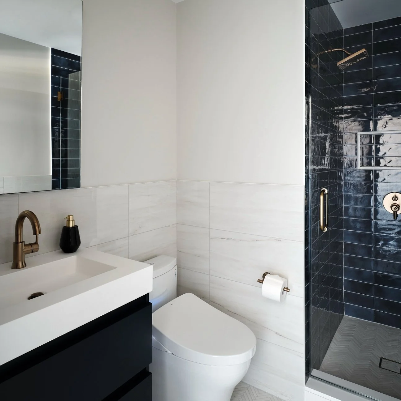 Boys Bathroom
&bull;
&bull;
#ModernBathroom #InteriorDetails #BathroomGoals #LongIslandNY #NYHomeDesign #BathroomInspo #BathroomDesign #BoysBathroom #Shower #ShowerDesign #Bathroom