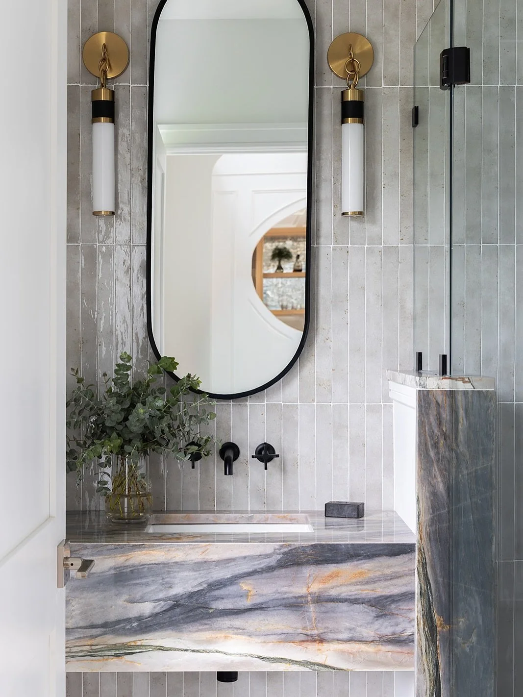 A powder room that proves small spaces can still make a statement. Veined stone, warm brass, and subtle texture, understated, yet unforgettable.
Would you go bold with your vanity stone?
.
.
.
#LongIslandInteriors #NYCInteriorDesign #ModernBathroomD