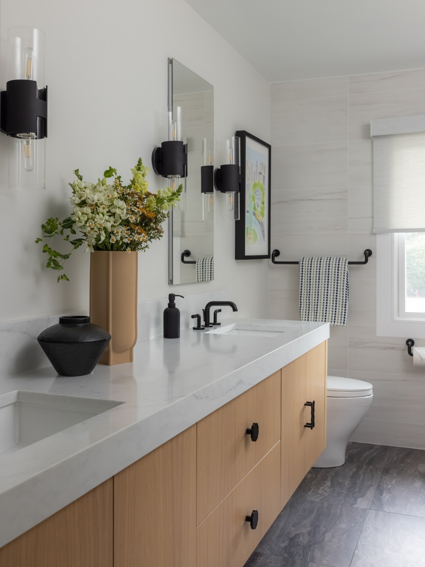 Designing spaces they&rsquo;ll grow into&mdash;not out of. 🤍
.
.
.
#HomeDesign #InteriorDesign #BathroomDesign #BathroomInspo #HomeDecor #InteriorInspo #DreamHome #ModernHome #ModernDesign #HomeGoals #BathroomRemodel #BathroomMakeover #KidsBathroom 