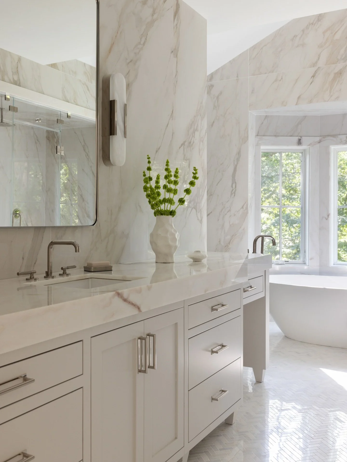 His and Hers 🌿
.
.
.
#bathroomdesign #masterbath #masterbathroom #newbuild #bathroominspo #bathroominspiration #bathroomgoals #luxuryliving #luxurybathroom #luxury #longisland #longislandhomes #luxe 
📸 @raquellangworthy.photo 
@brandonjamesbuilt 
@