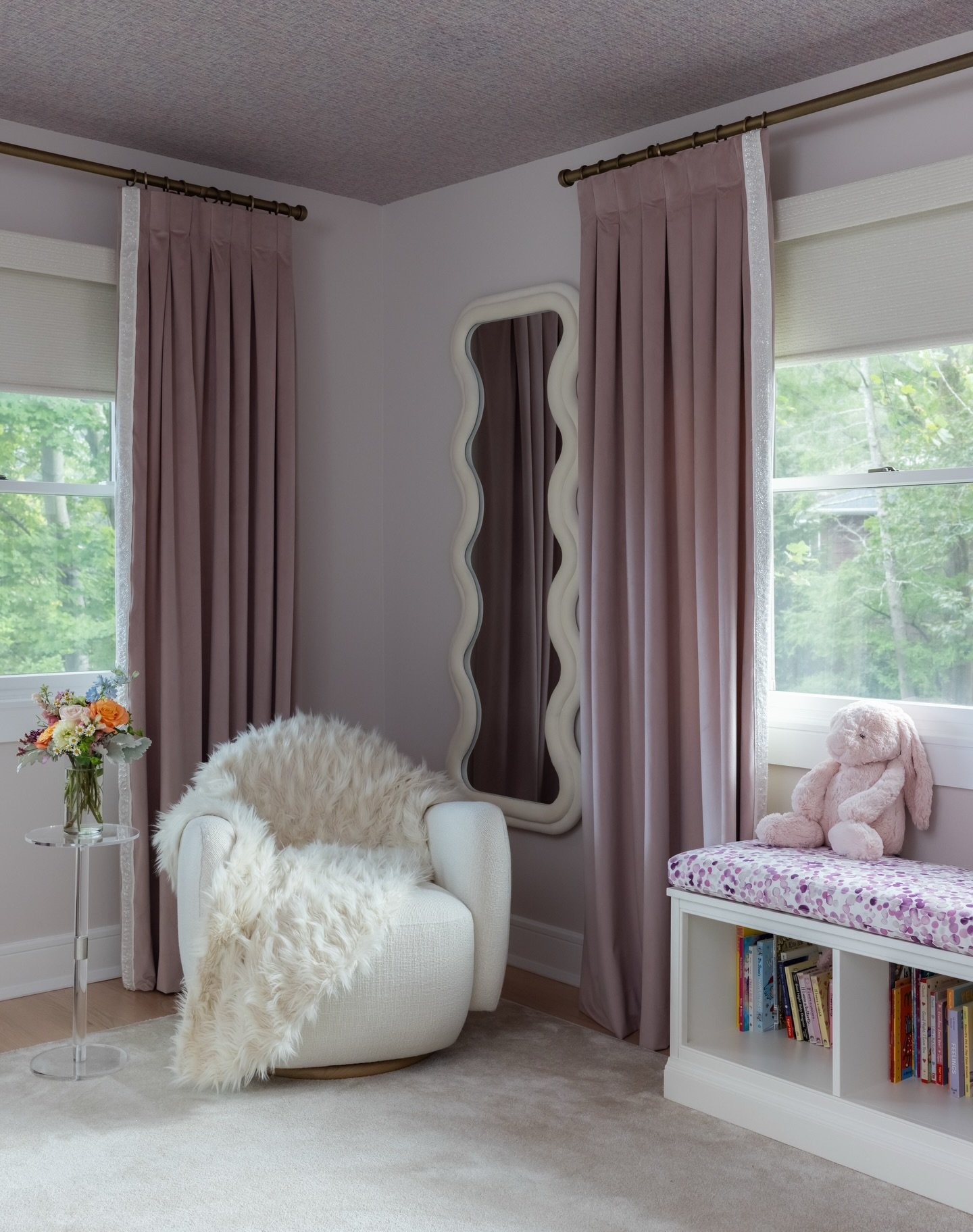 Pretty in Pink 💞
.
.
.
#girlsbedroom #girlsbedroomdecor #interiordecor #kidsroomdecor #kidsroom #kidsroomdesign #pinkroom #pink #wallpaper #interiordesign #interiordesigner #interiors
@raquellangworthy.photo