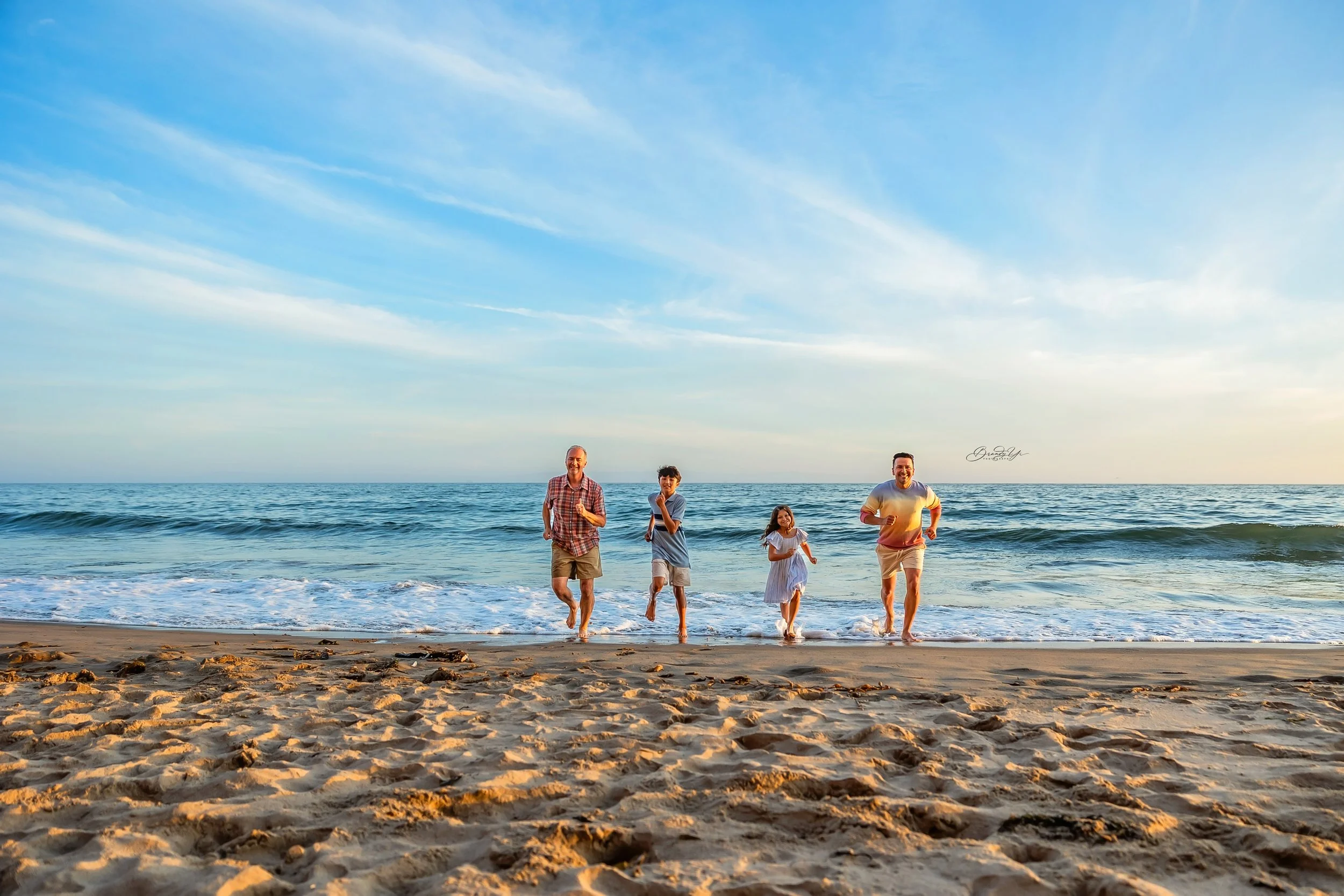 beach family photo family california beach los angeles.jpg