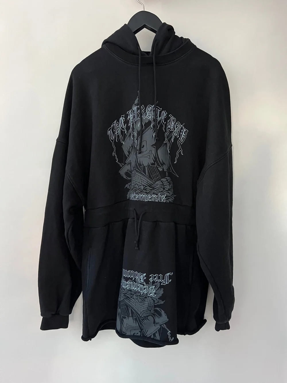 Vetements pirate hot sale bay tee