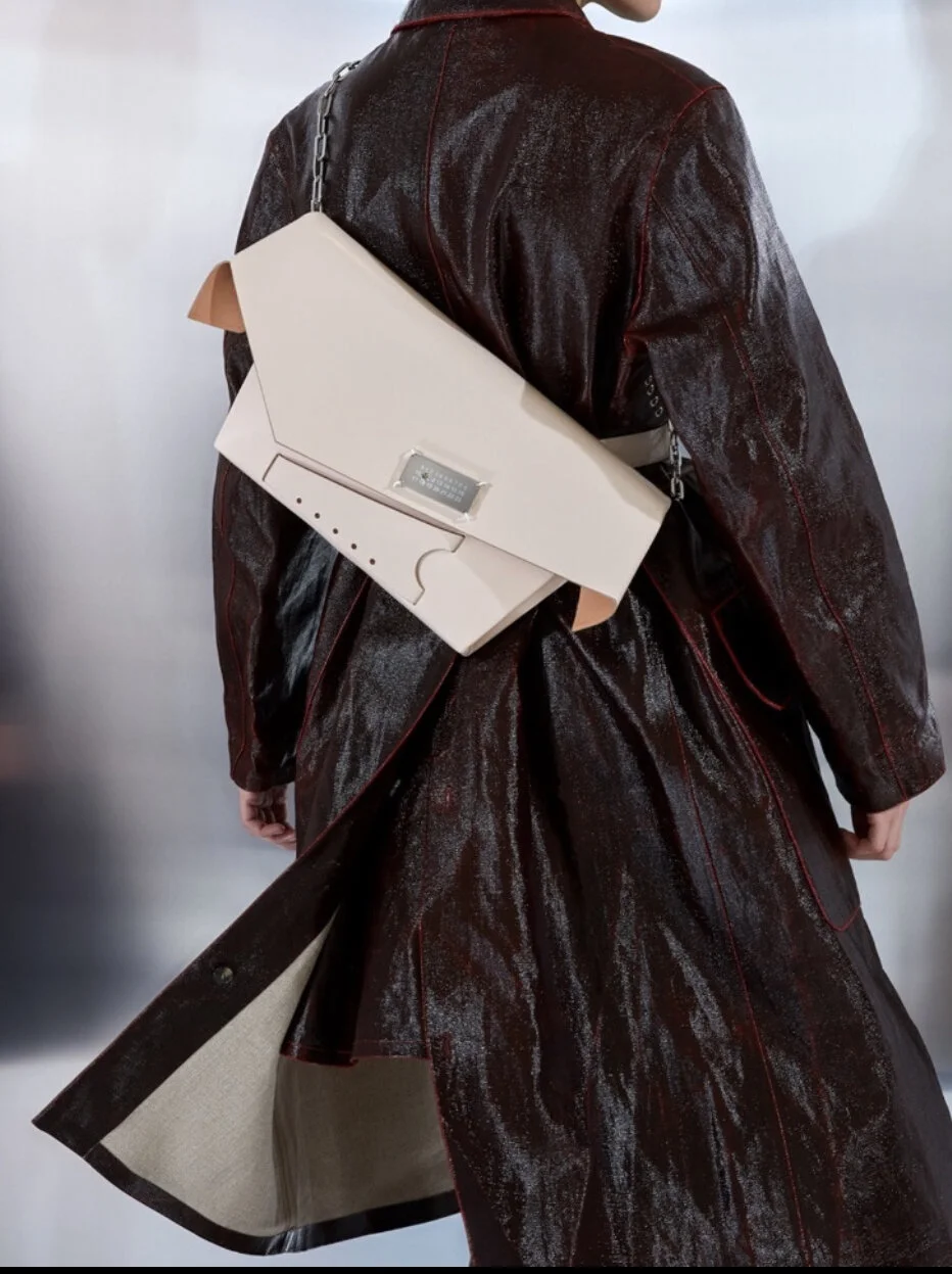 VIPセール●Maison Margiela●Snatchedバッグ Maison Margiela Snatched Leather Clutch Bag | Black | FARFETCH