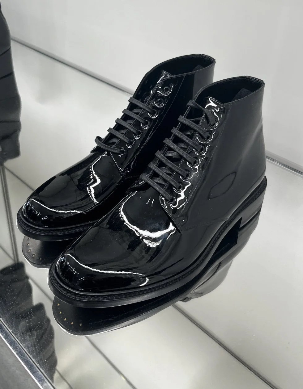 ブーツ saint laurent patent lether army boots Saint Laurent ARMY Boots in Patent Leather — CONSUMED