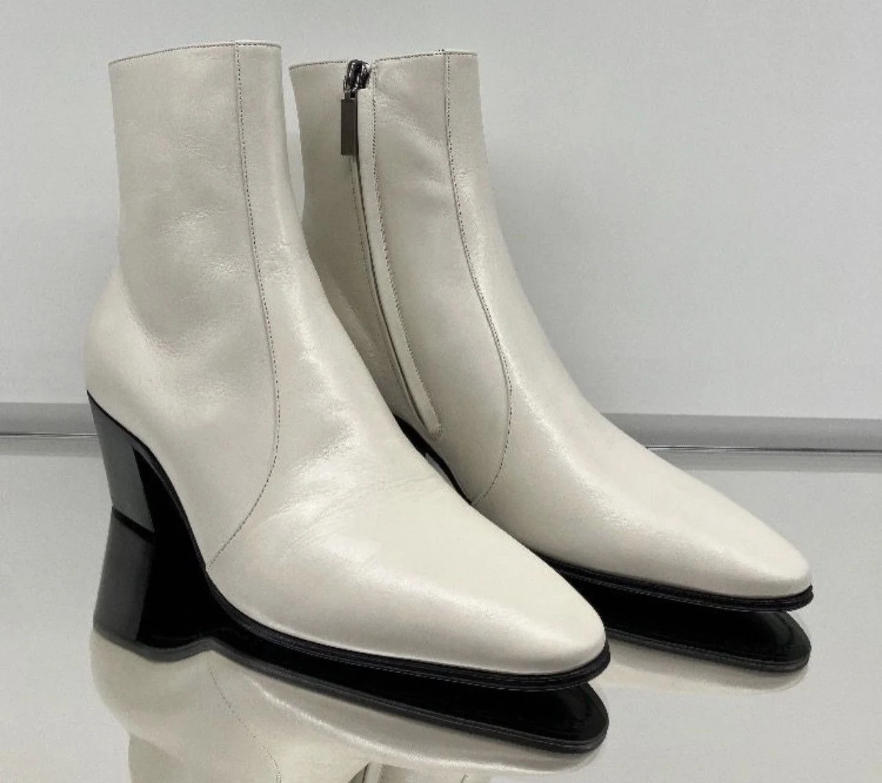 NIB Saint Laurent Vassili Boots EU 43.5 US 10.5 Smooth Leather Ivory White $1250 Boots Saint Laurent White Jeans NIB Saint Laurent Vassili  main image 3