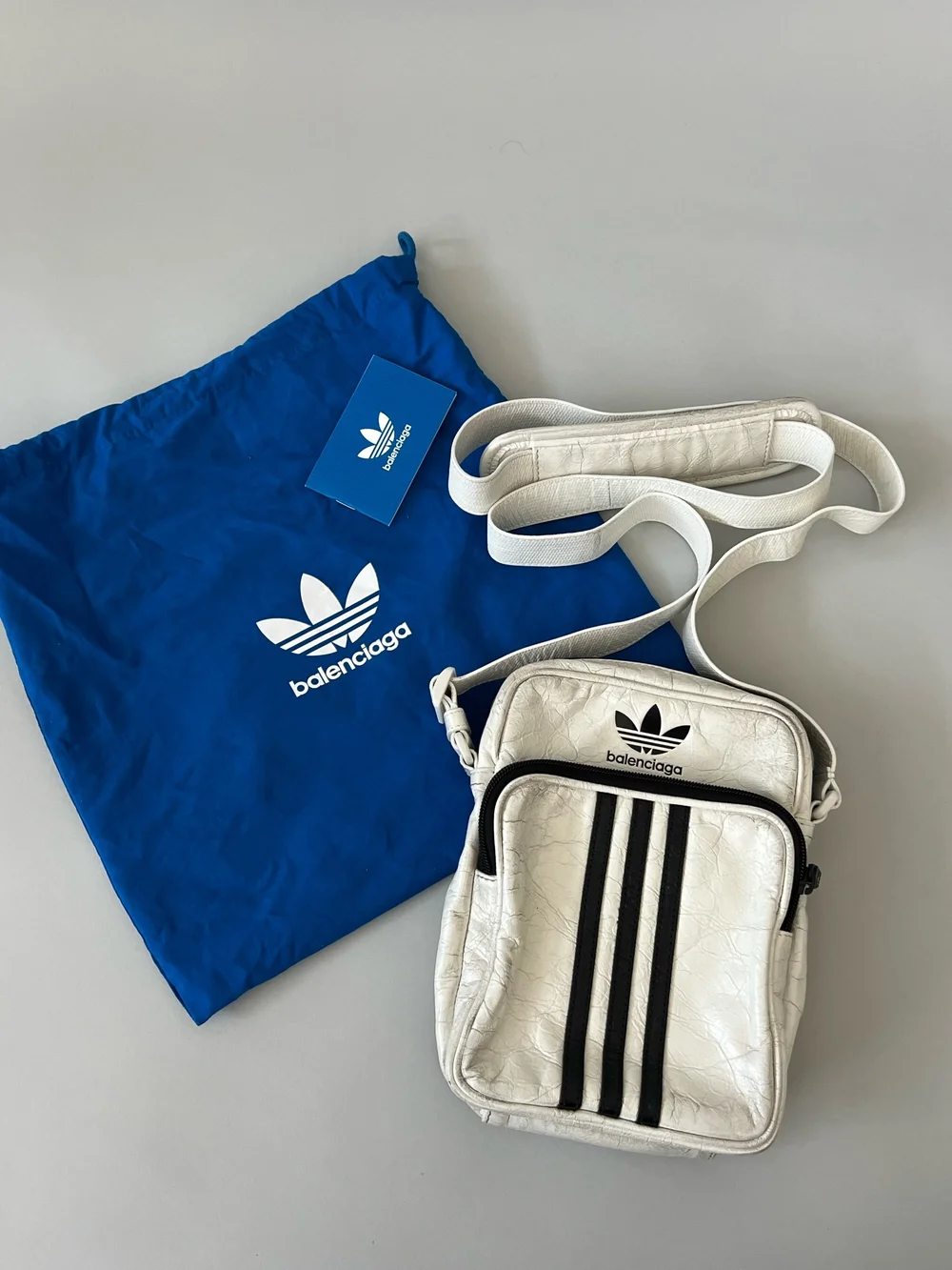 BALENCIAGA】adidas Small Crossbody Messenger☆関税送料込み BALENCIAGA】adidas Small Crossbody Messenger☆関税送料込み
