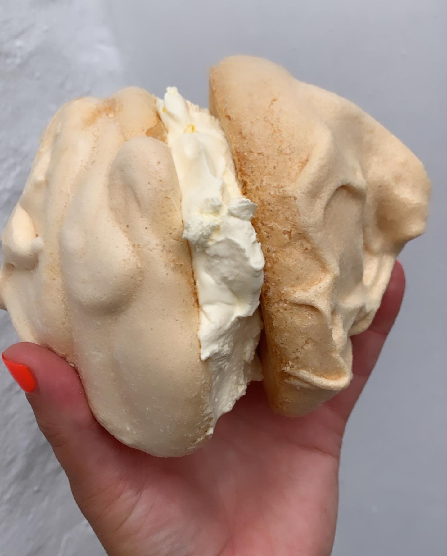 Is it even a Meringue if it&rsquo;s not the size of your hand!! #meringue #freshcream #homemade #bakersandmorebalfron