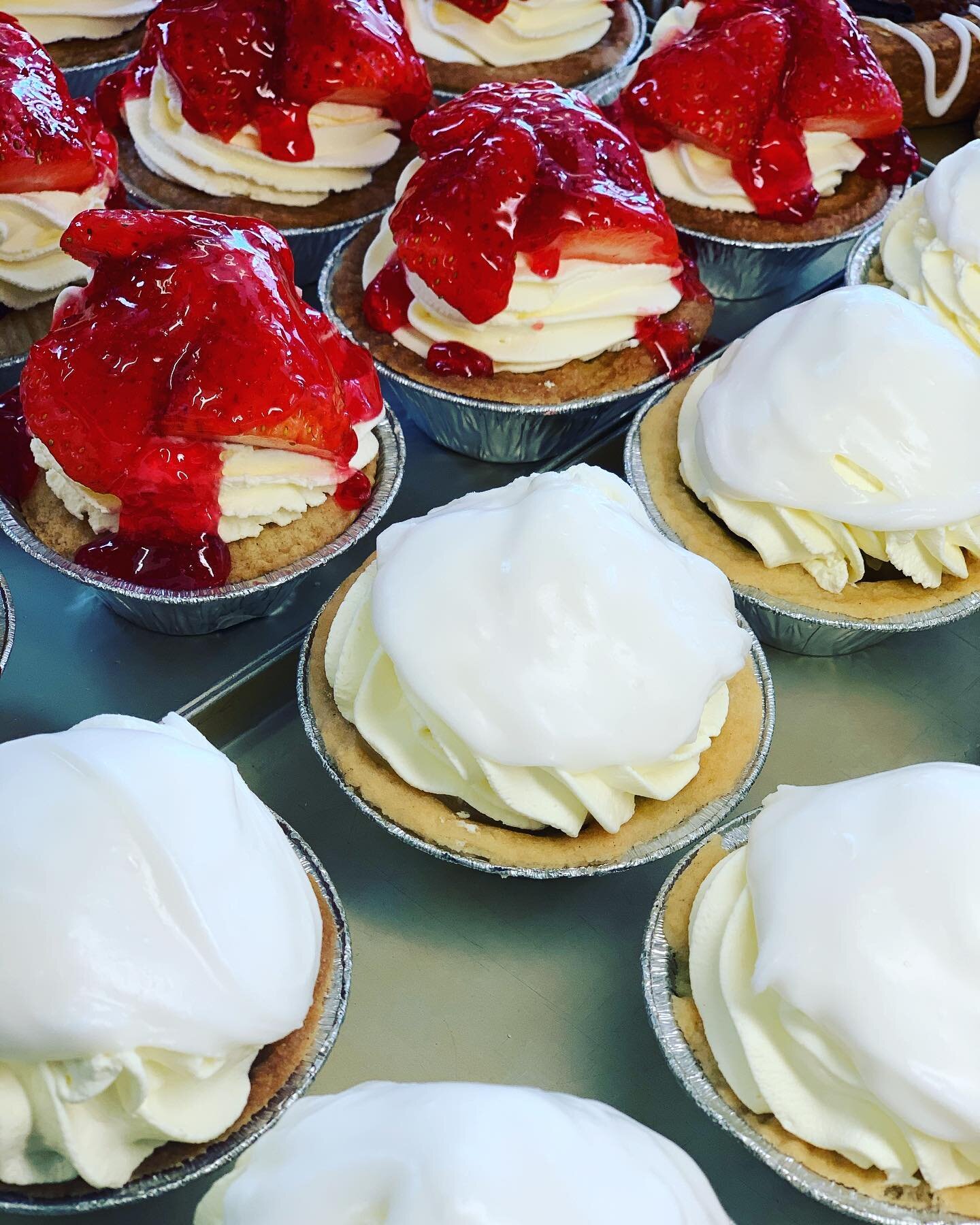 Strawberry or Lemon Tart? #freshcreamcake #bakersandmorebalfron