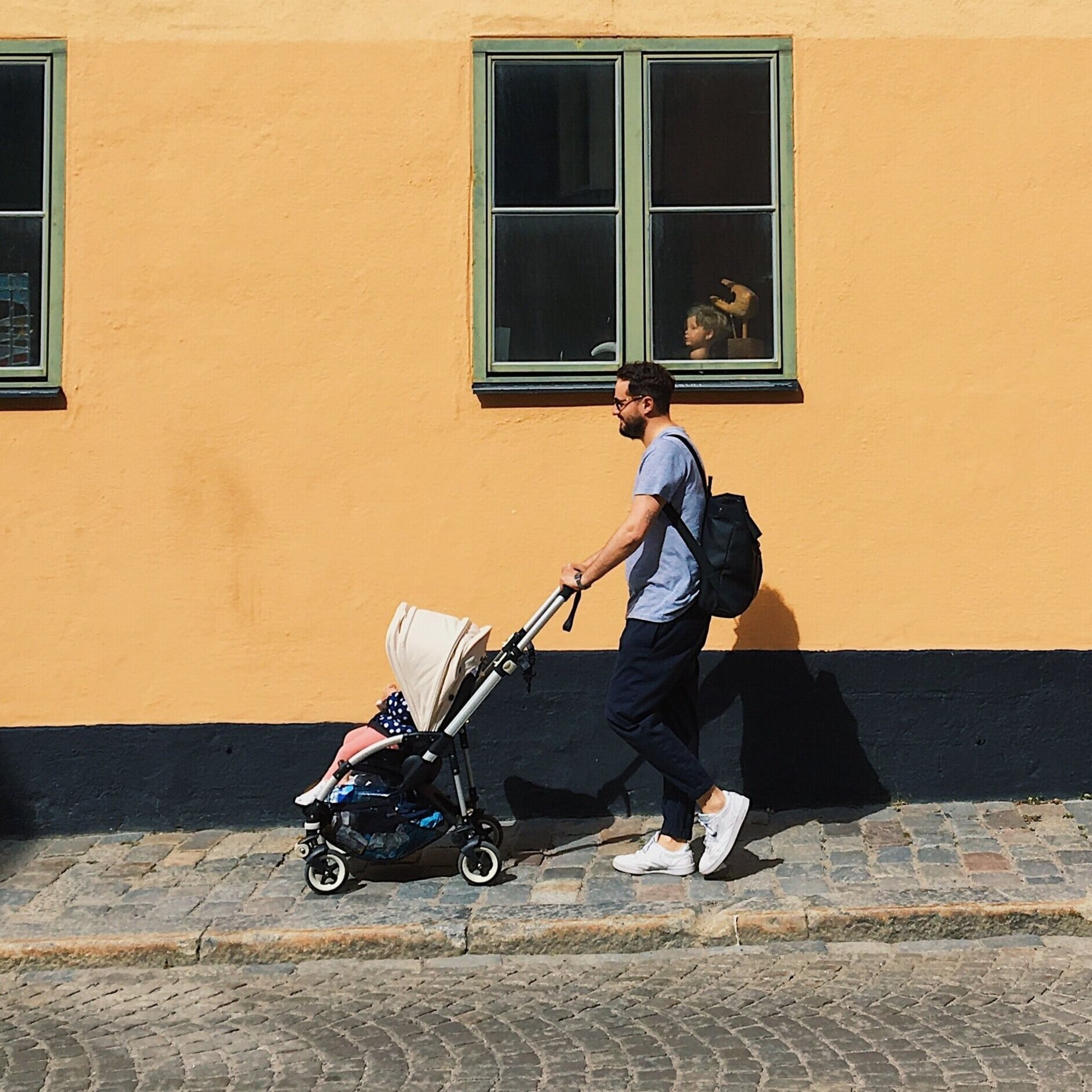 Rear-facing or Forward-Facing Stroller: Which is better for baby?