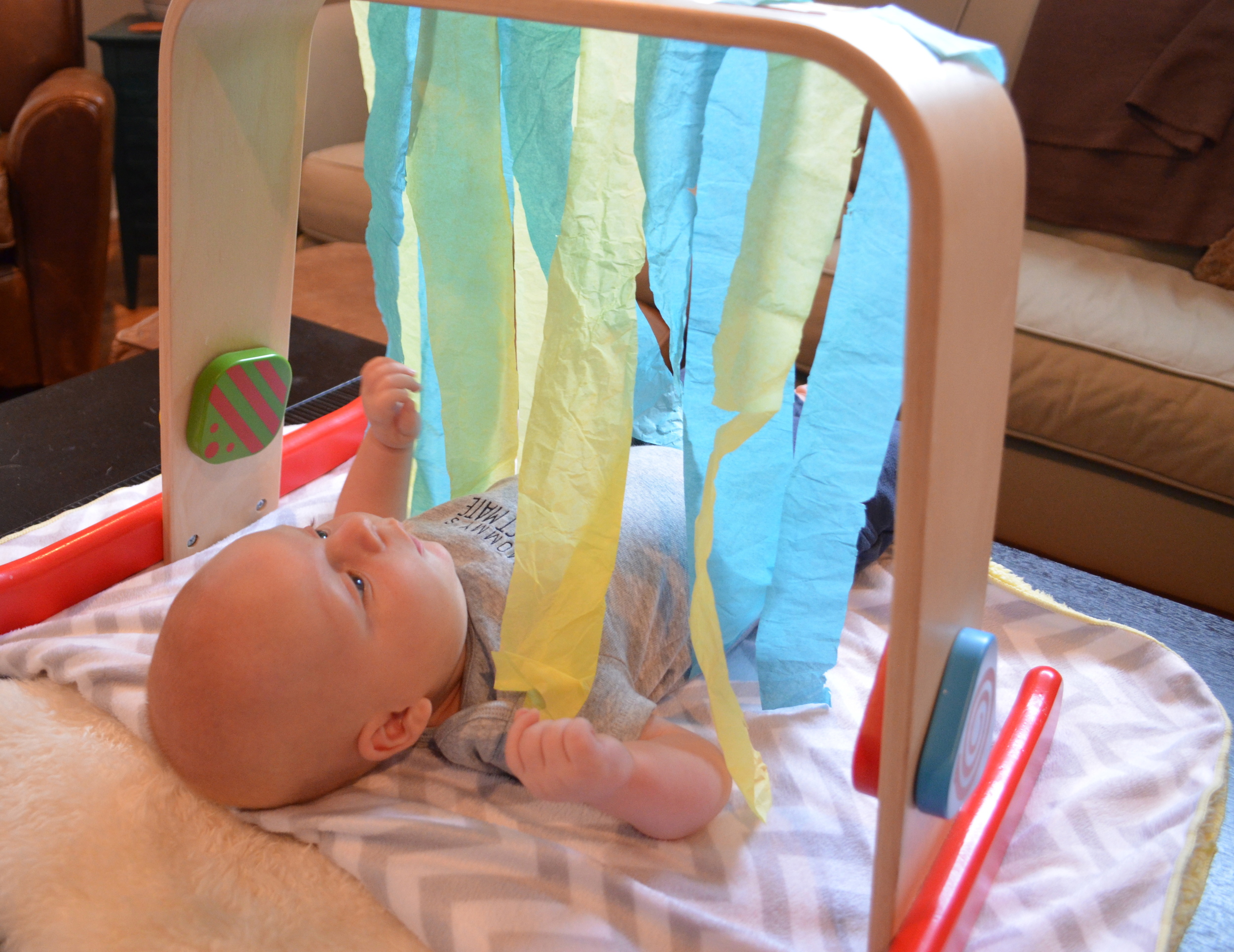 Simple Play For Your Newborn Baby : Streamers