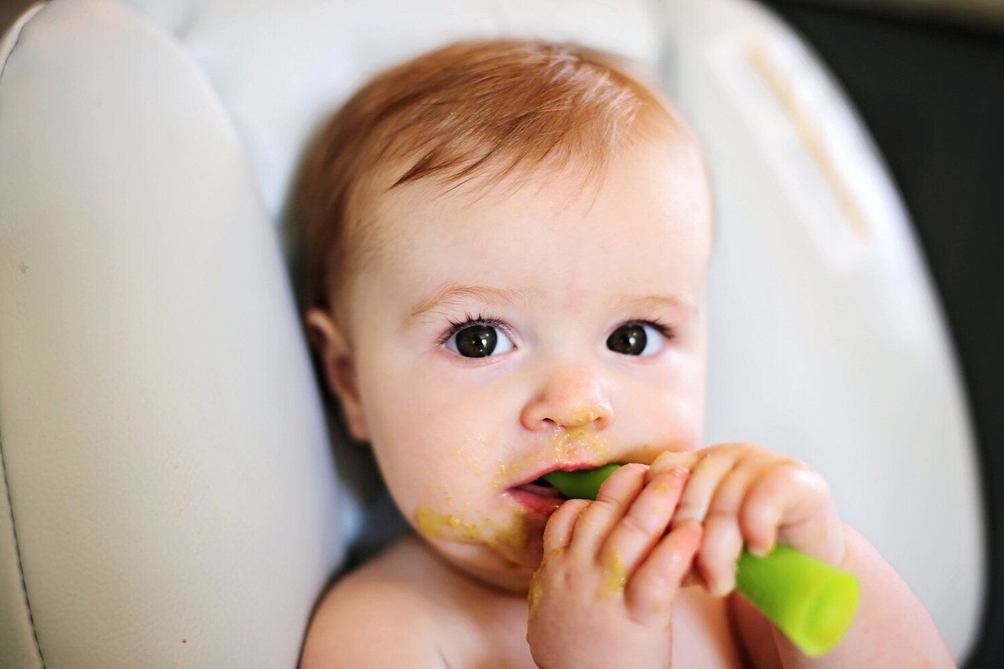 🍴 Teaching Baby To Feed Themself 🍴 Let's talk about why it's worth the mess &amp; how to start today. It's easy to get so focused on what foods you give your baby and overlook the importance of how your baby eats. That is, of course, until problems