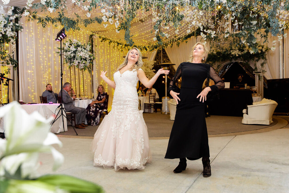 bride and her mother funny choreographed dance at the gassaway mansion in greenville sc