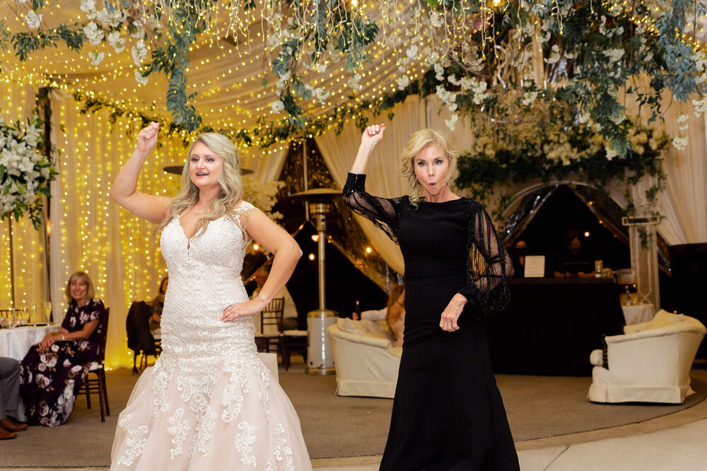 bride and her mother funny choreographed dance at the gassaway mansion in upstate sc