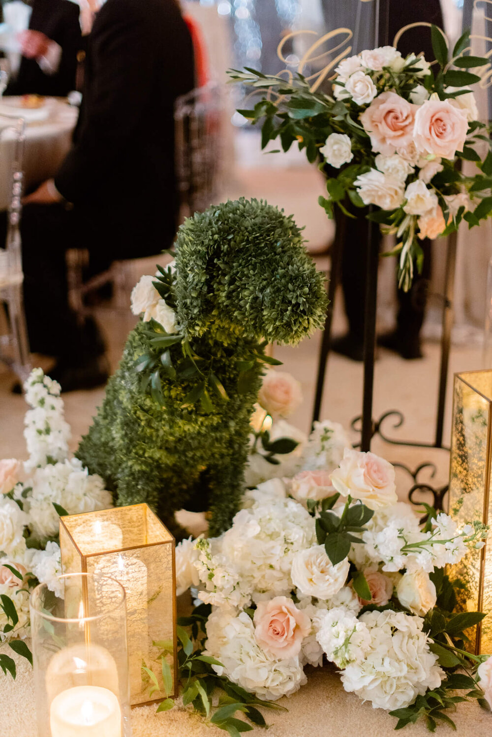 Dog-shaped bush at biltmore estate wedding in fall 2020