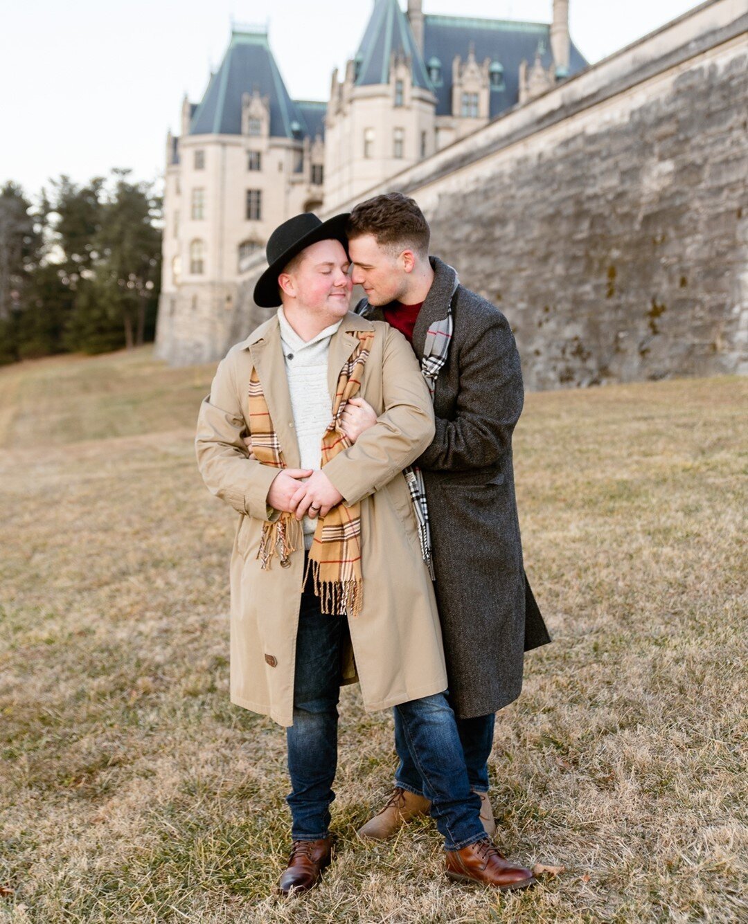 I honestly feel ashamed that I've forgotten to post this amazing proposal session for about a month now. These two were the bee's knees.