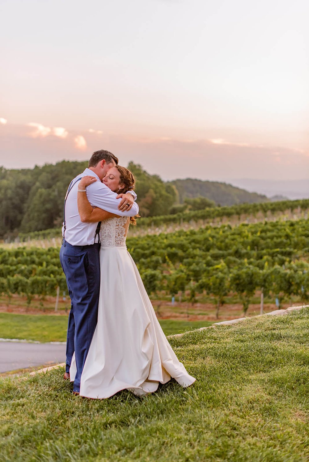 wedding couple at point lookout vineyards during golden hour photos