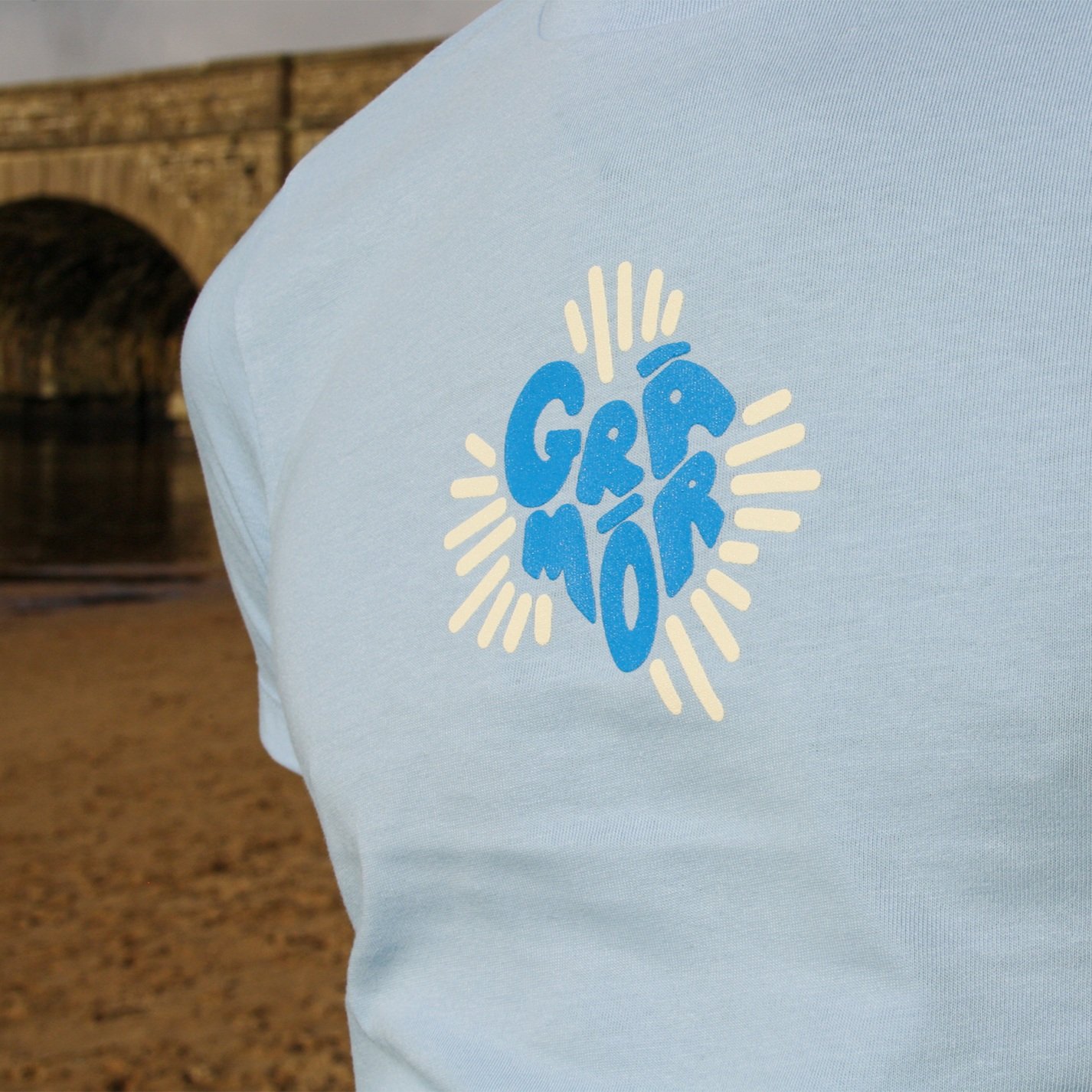 blue+gra%CC%81+mo%CC%81r+baby+t+close+up+1.jpg