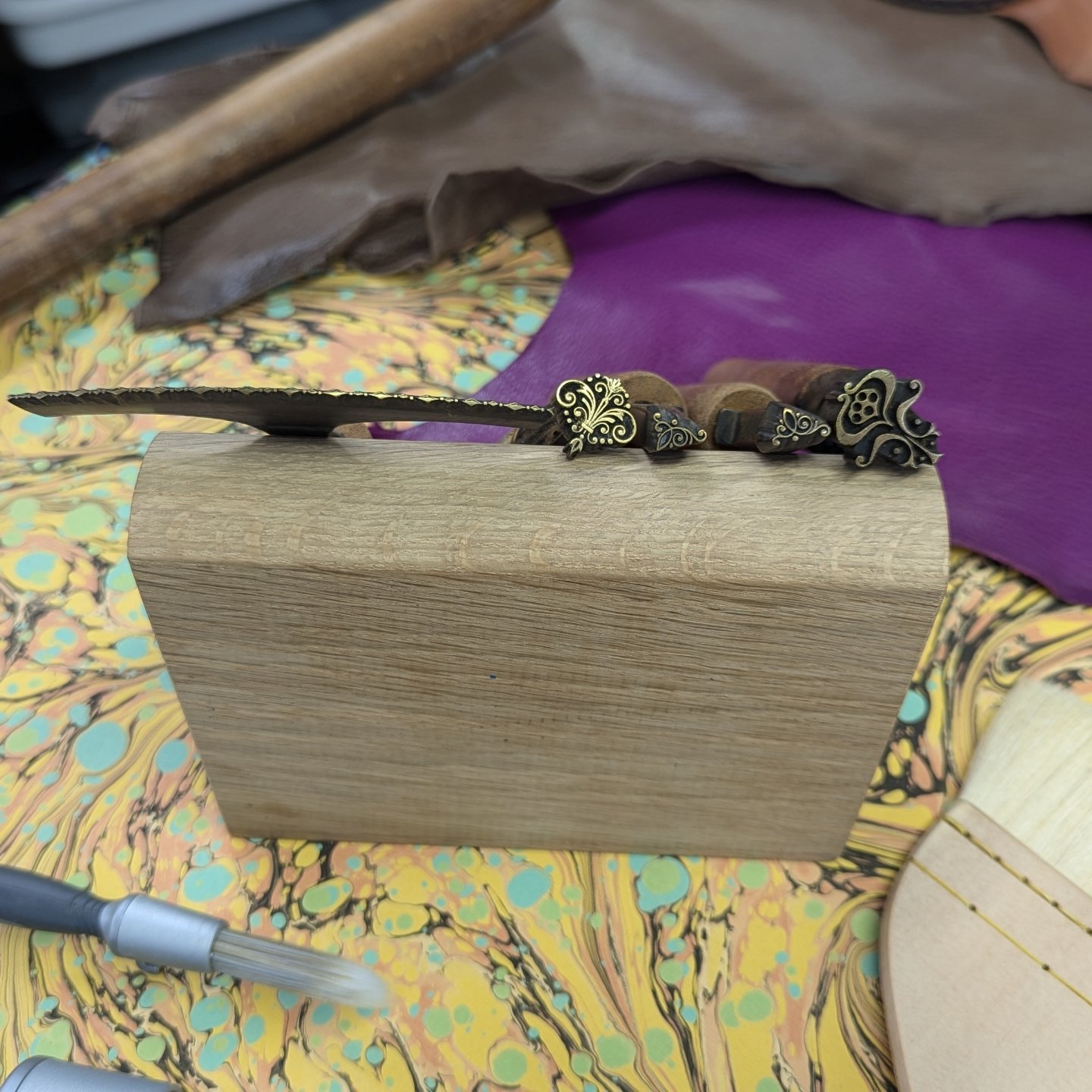 Had a fantastic time @guildofbookworkers Standards this past weekend in Providence! The talks and demonstrations were all wonderful, especially @sfbookbinding. As always the vendor hall is a highlight. I walked away with leather from @harmatanoakridg