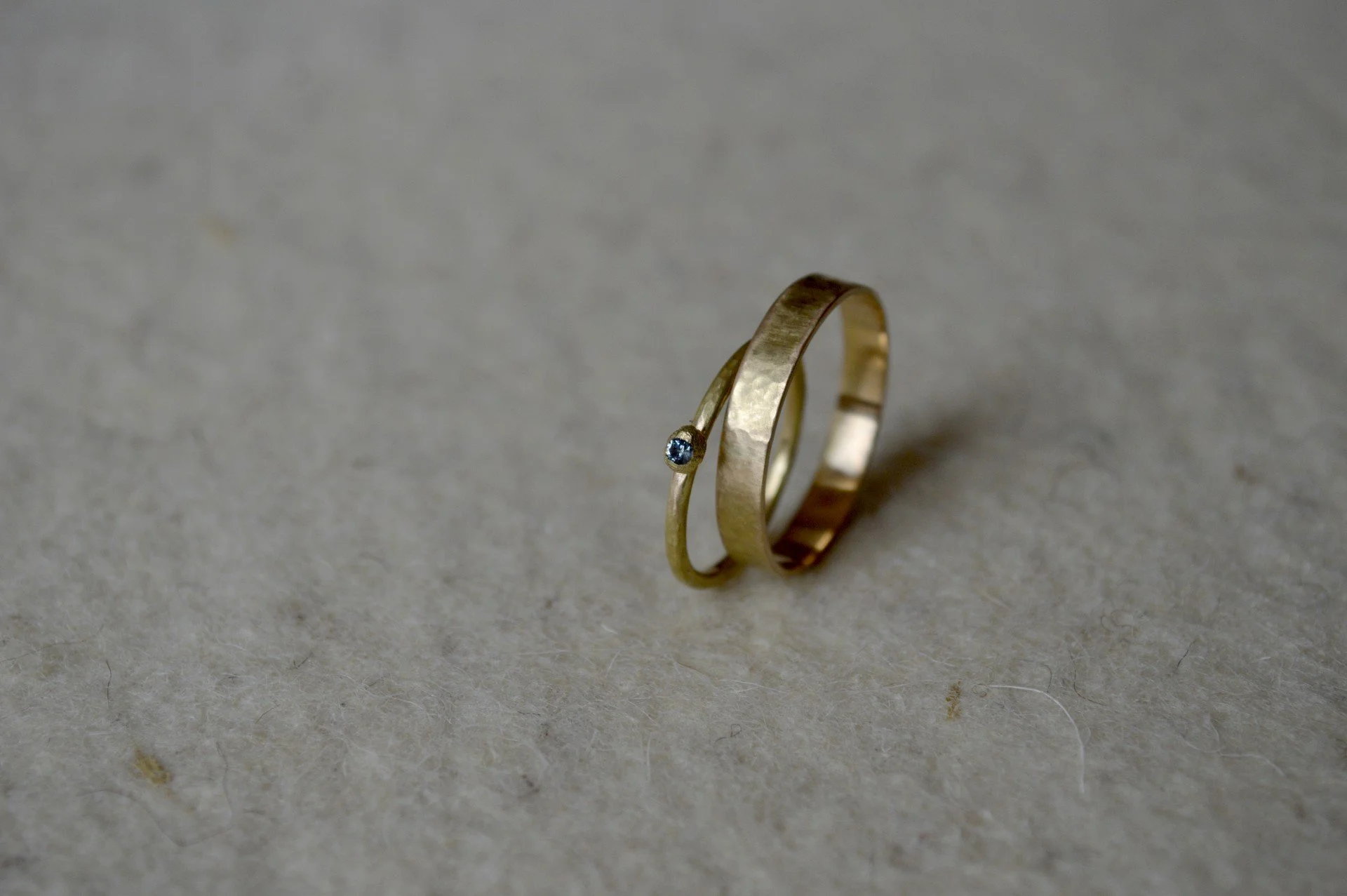 Anillos_Aliarse_Au750_Zafiro australiano/origen ético