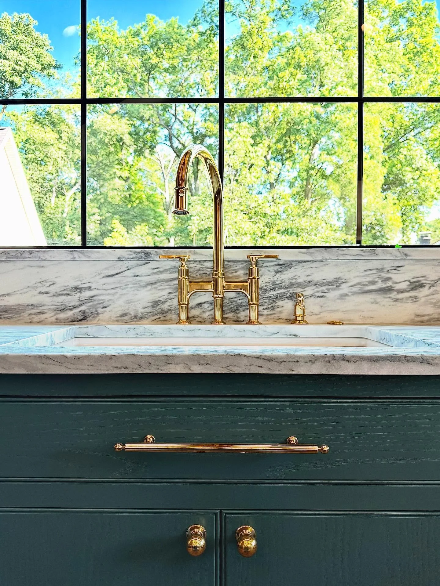 Functional and beautiful. We simply can’t get enough of this natural marble, unlacquered brass, and custom colored cabinet combination in this *almost* completed kitchen. Stay tuned to see the rest of this space very soon!
.
.
.
.
.
#CustomHome
