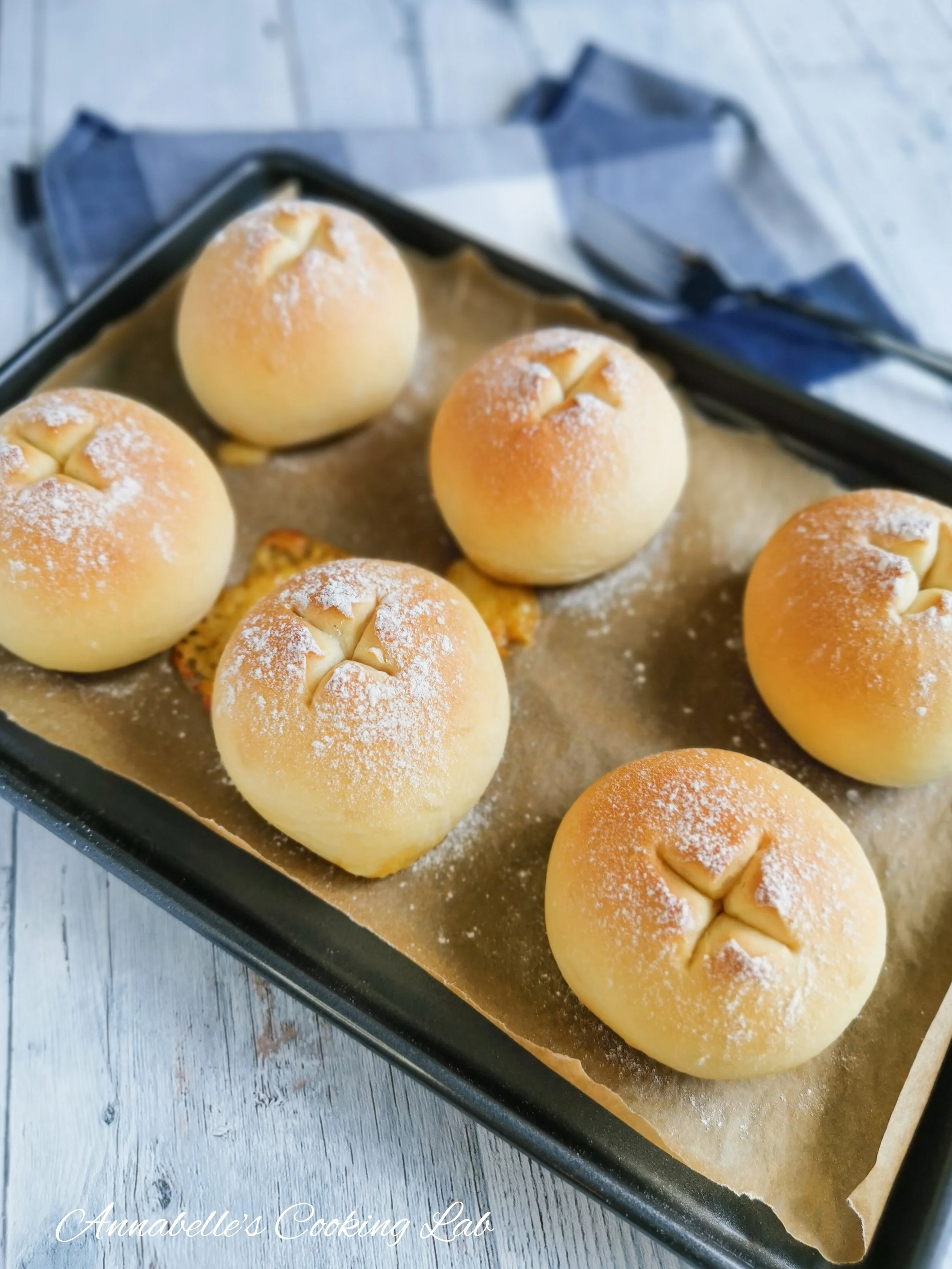 Salted Duck Egg Yolk Cheese Buns