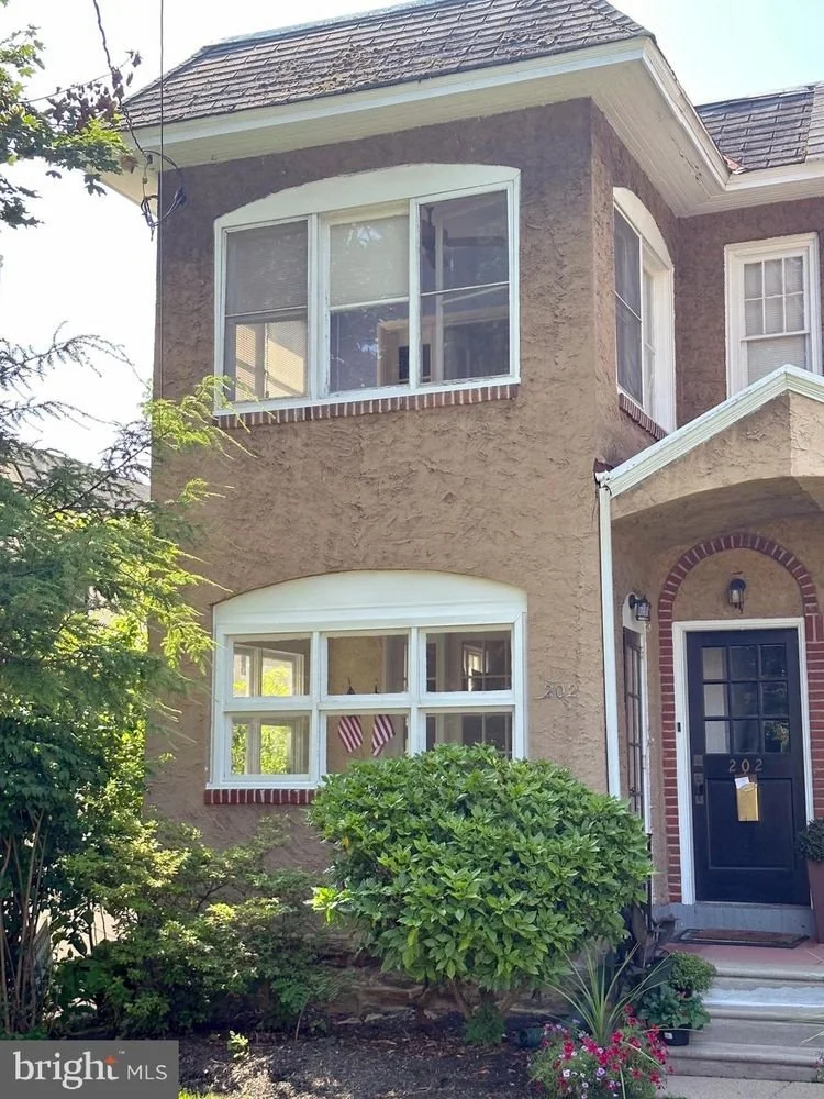 SOLD | $563,000 | 202 W Wayne Ave, Wayne PA 19087