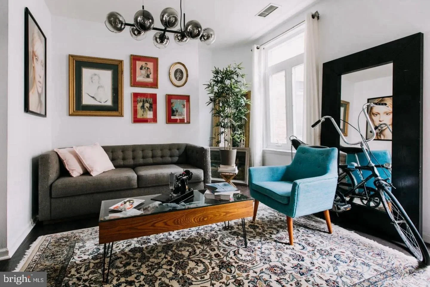 SOLD | $215,000 | 130 N Bread St, Unit 128
Philadelphia, PA 19106 | Represented Buyer