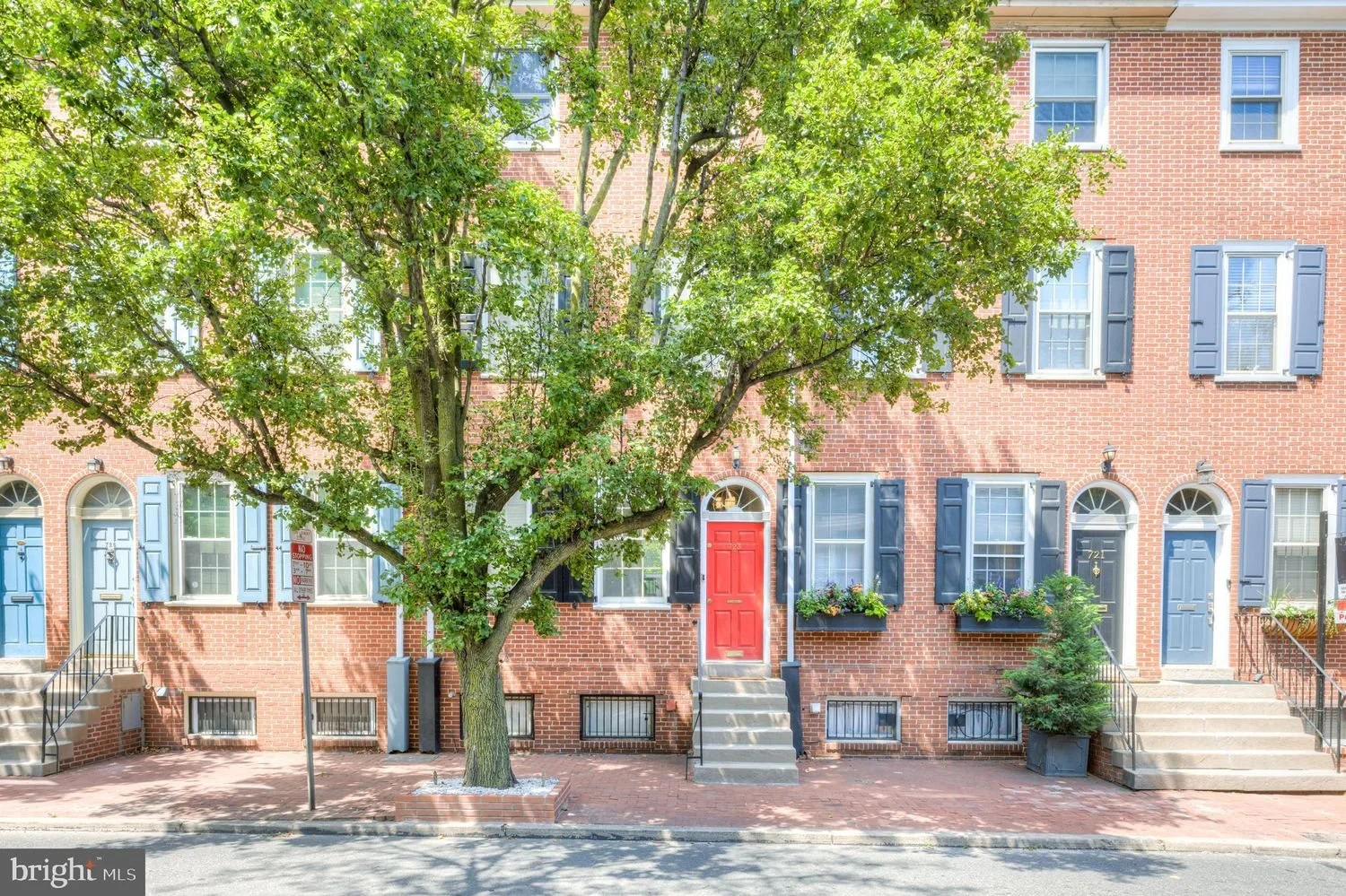 SOLD | $1,032,500 | 723 Lombard St,
Philadelphia, PA 19147 | Represented Seller