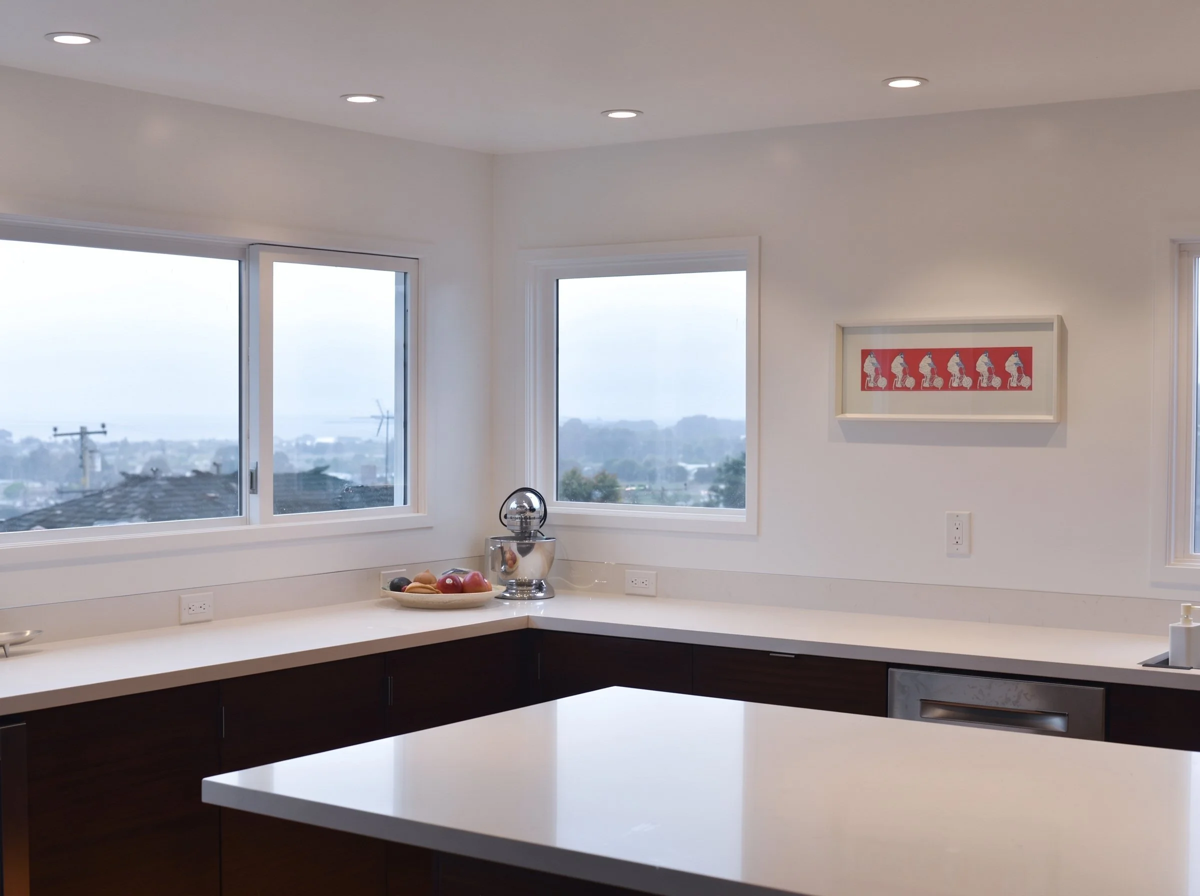 Corner view windows above the counter.