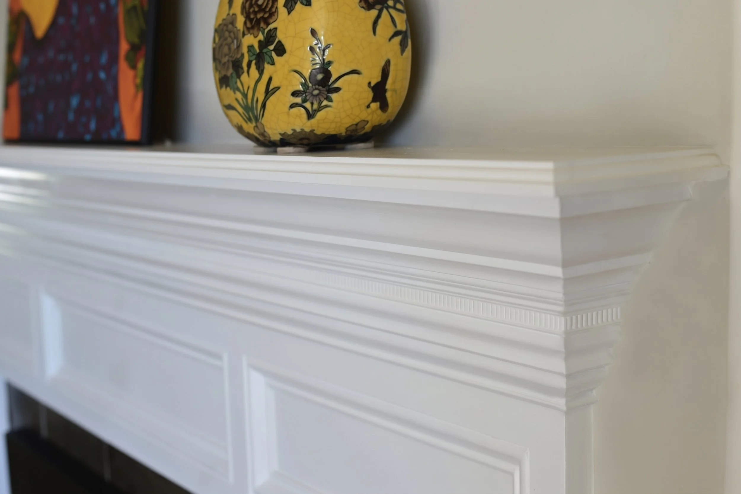 White painted trim detail at the peninsula.