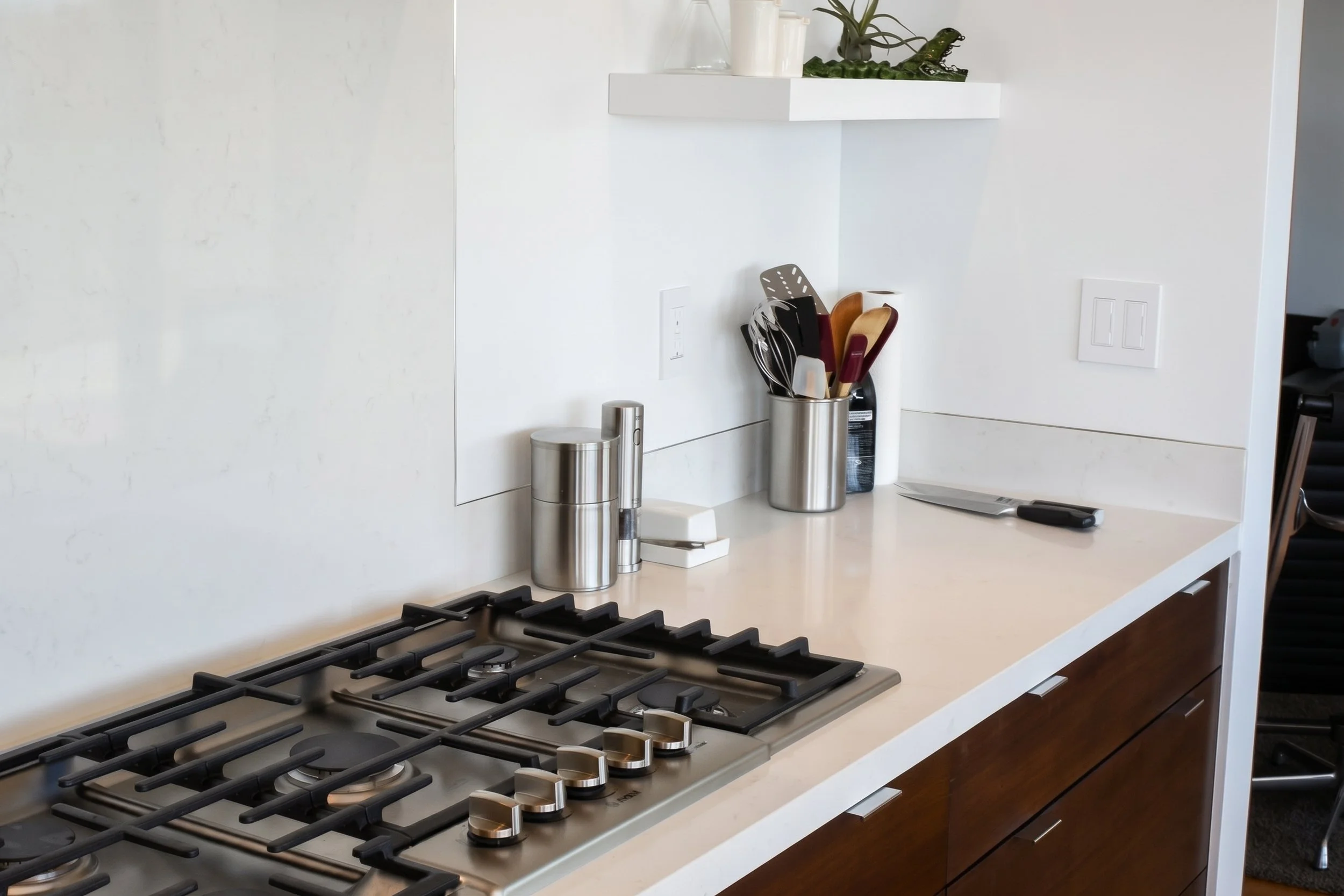 Gas cooktop set in a white stone counter.