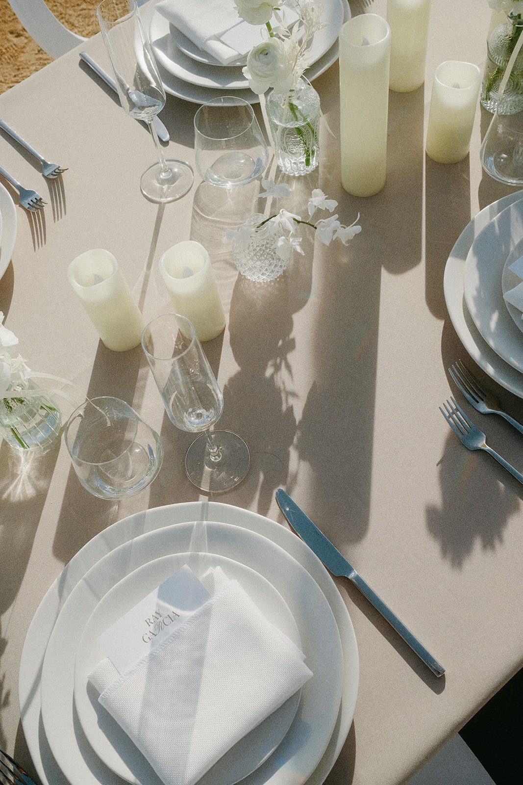 Joshua-Tree_Morada_Wedding_location_table-setting_white.jpg