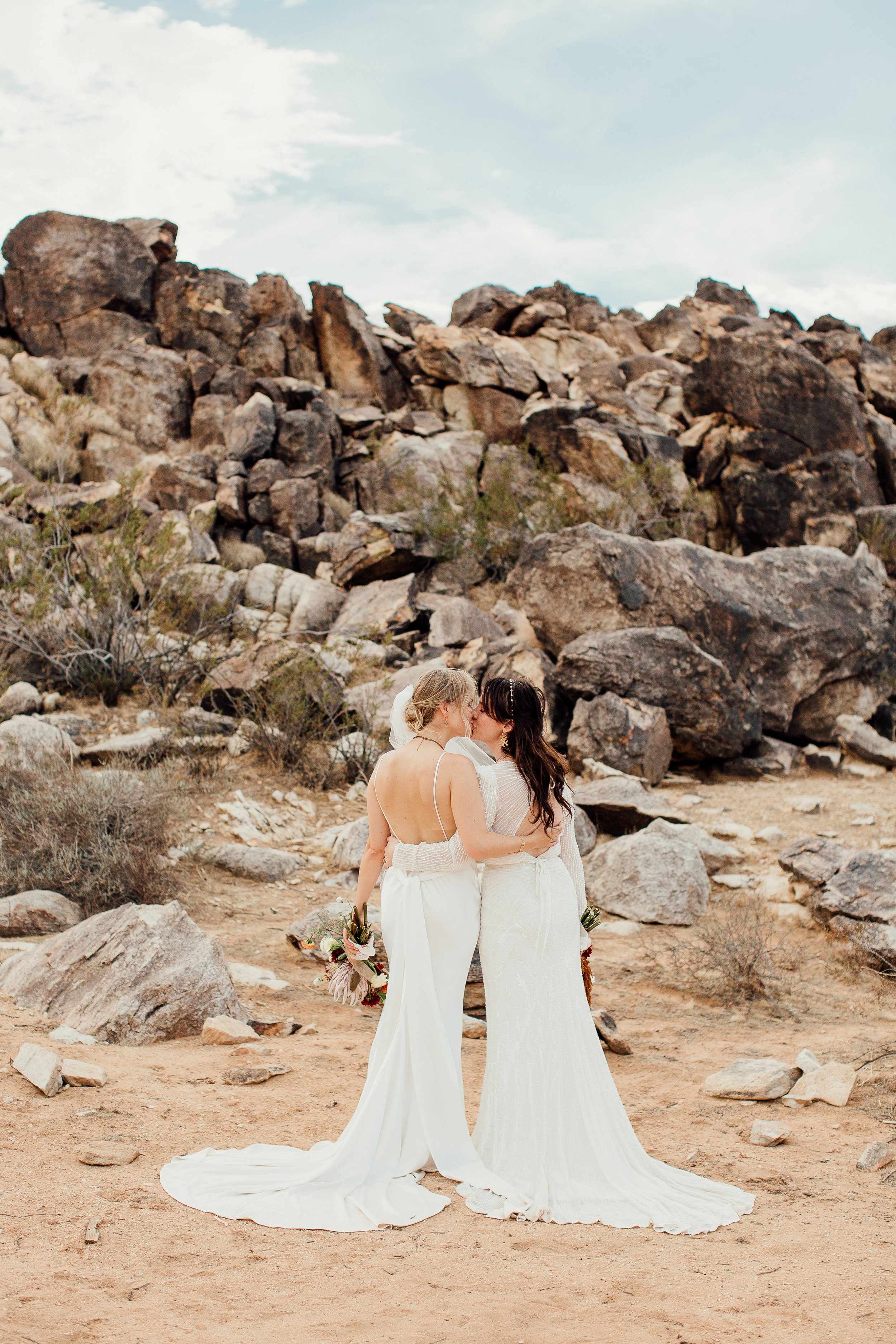 Wedding_LGBTQ_LGBTQIA2S+_JoshuaTree_desert_Luxury_Outdoor_Brides_Romantic_Beautiful_Womym_Gay_Lesbian_Venue_location.jpg