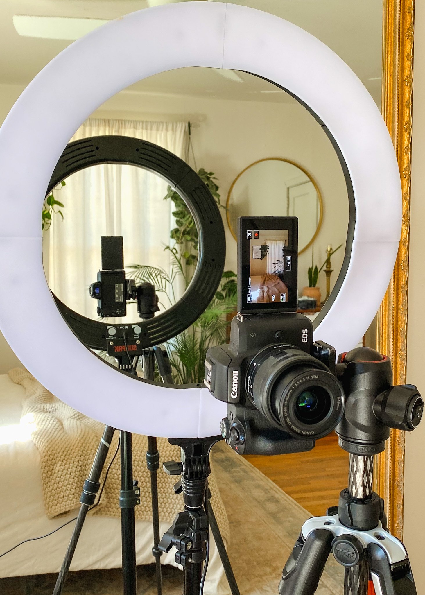 What’s In Our Camera Bag? Everything You Need To Take Amazing Pictures &amp; Videos