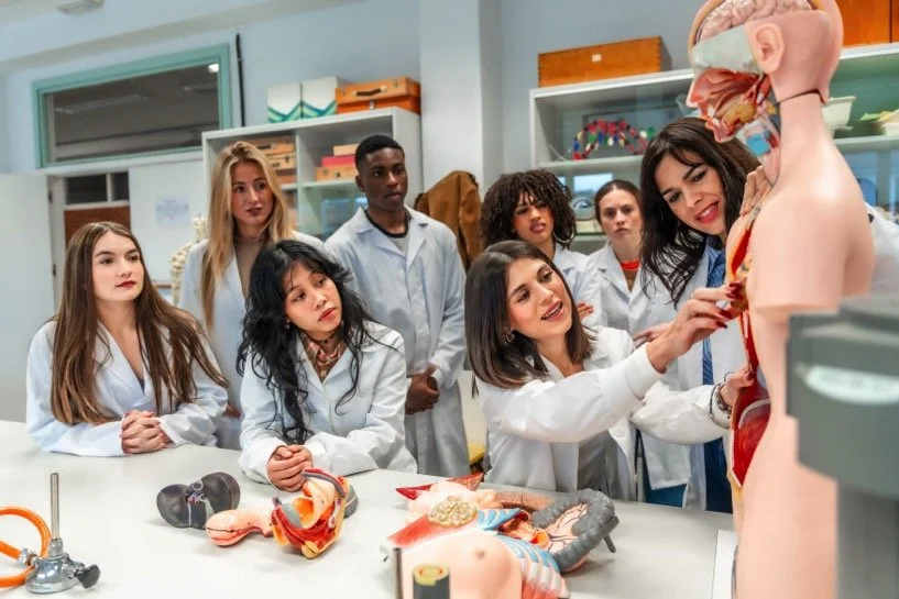 medical-students-studying-human-anatomy-in-univers-2025-03-10-14-45-40-utc.jpeg