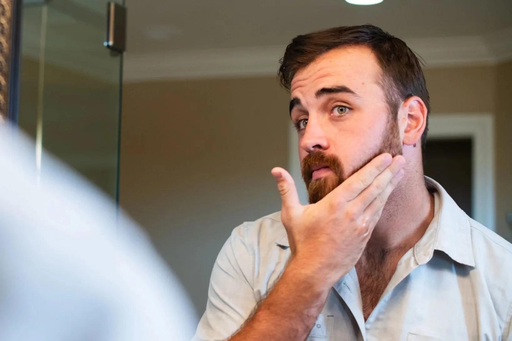 Hambly-Farms-Lavender-Sandalwood-Beard-Oil-lifestyle-man-in-mirror