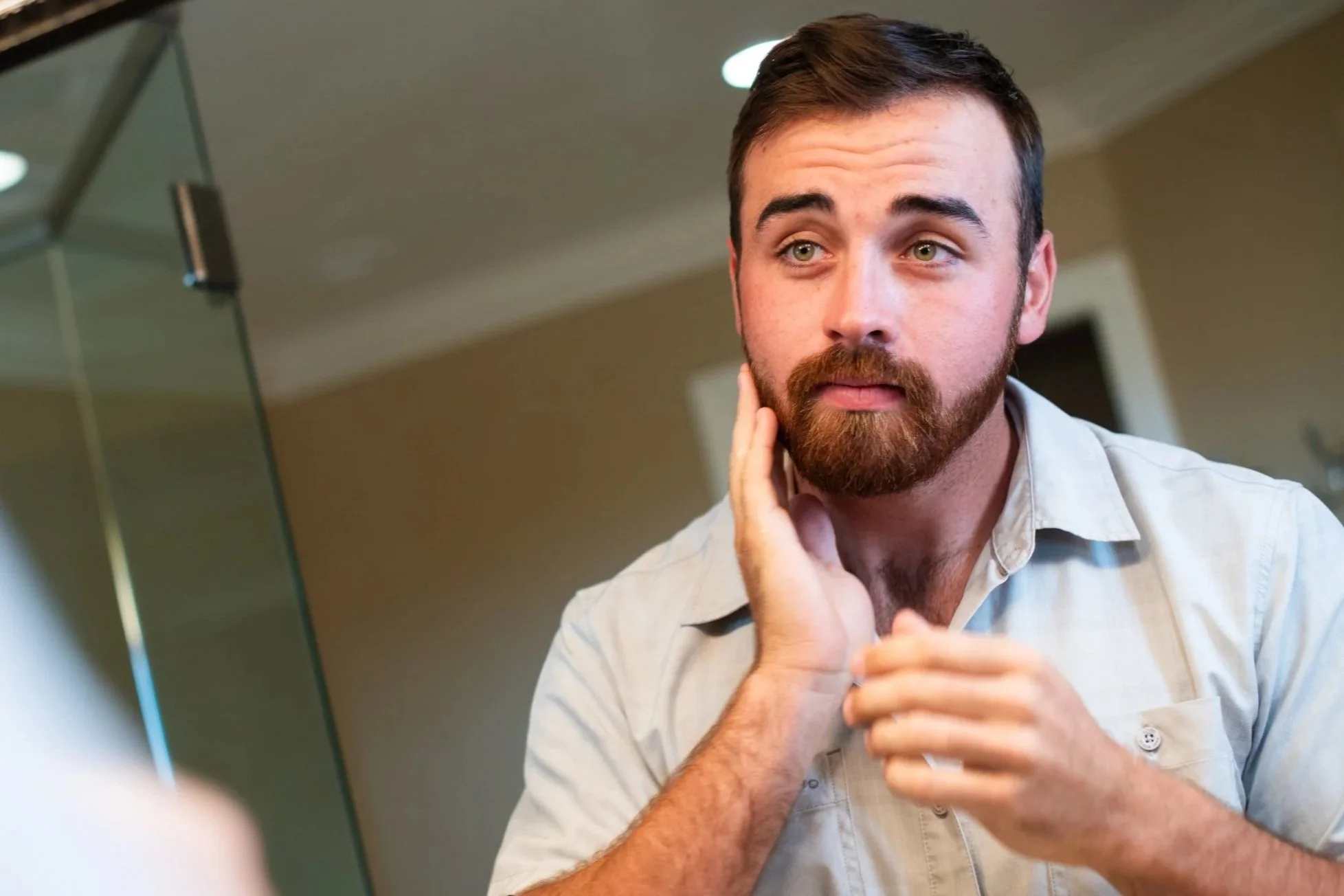 Hambly-Farms-Lavender-Sandalwood-Beard-Oil-lifestyle-man-in-mirror-