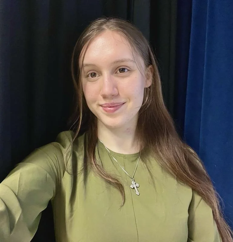 Adelyana, Teacher