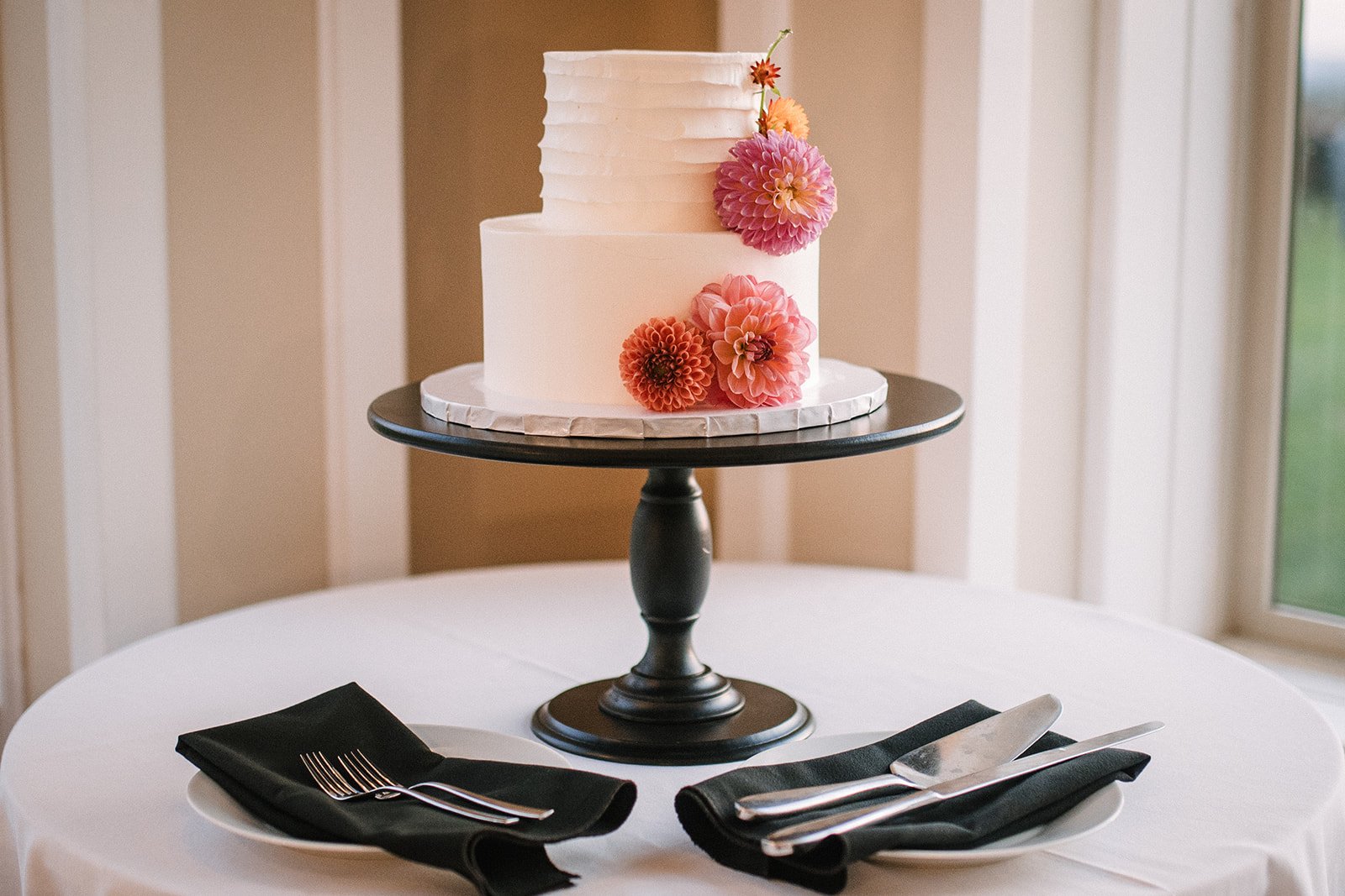 Top tier: Groove / Bottom tier: Smooth Buttercream