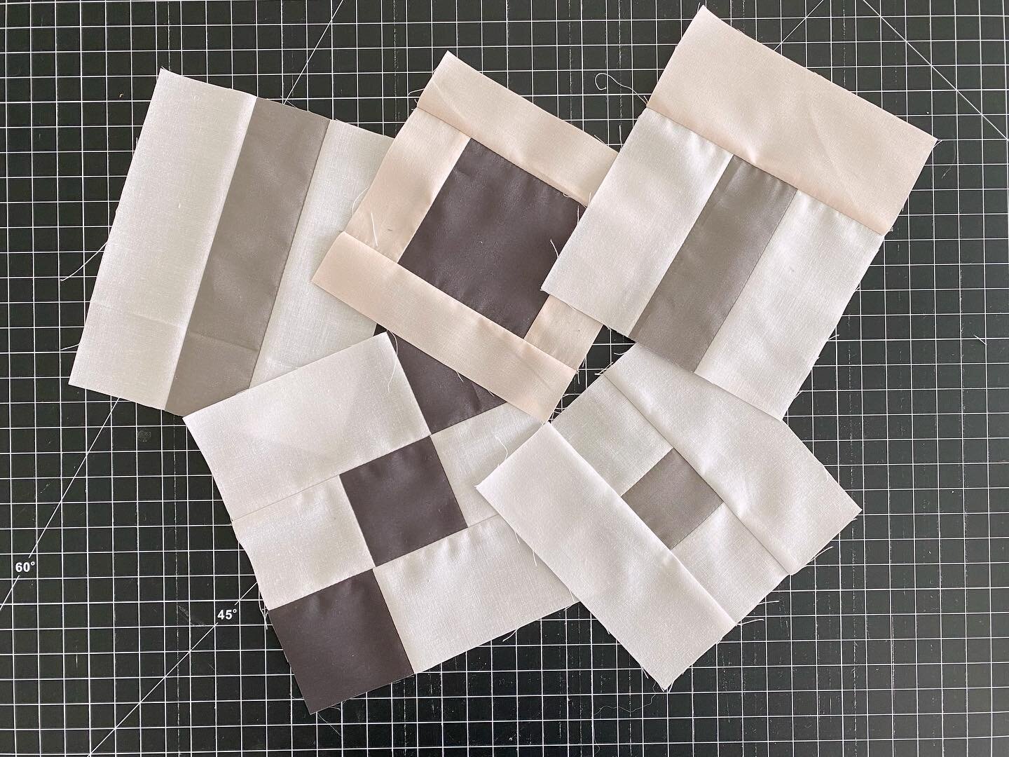 You can&rsquo;t tell by this picture but these little blocks are going to turn into the prettiest quilt you&rsquo;ve ever seen! 

#sennaquilt #alexandrabordallopatterns #rpqsmakes #modernquilting #modernquilter #quilting #quiltersofinstagram #quilter