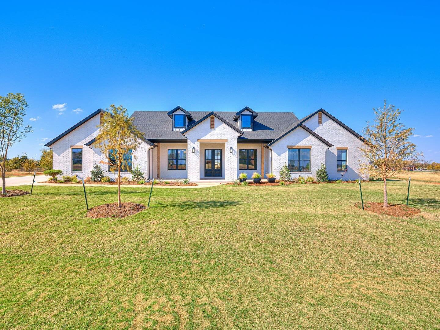 OPEN HOUSE this Sunday 6/22 &bull; 2&ndash;4 PM
📍 13133 Ashlyn Ln, Yukon, OK
🛏 4 Bed | 🛁 4 Bath | 🌳 1+ Acre Lot

Brand new build with a smart layout, modern finishes, and space to spread out&mdash;inside and out.

✨ Come tour this stunning home i