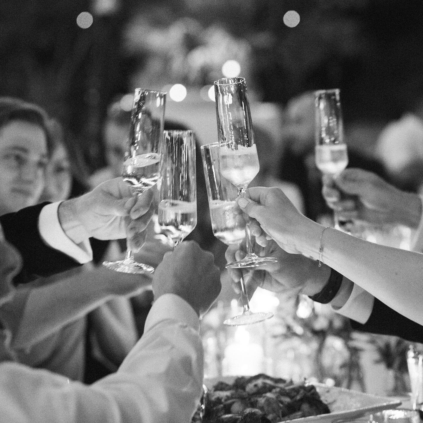 HAPPY NEW YEAR!! &bull;2023&bull; Looking forward to all of the creative endeavors and opportunities in this new year. Wishing you all an amazing, healthy year!! 

Coordinator:@imanleeevents
Photo: @_madisonellis
Venue: @hummingbirdnestevents
Hair: @