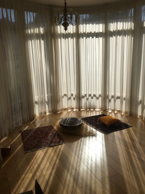 sun streaming yoga at KEw.jpeg