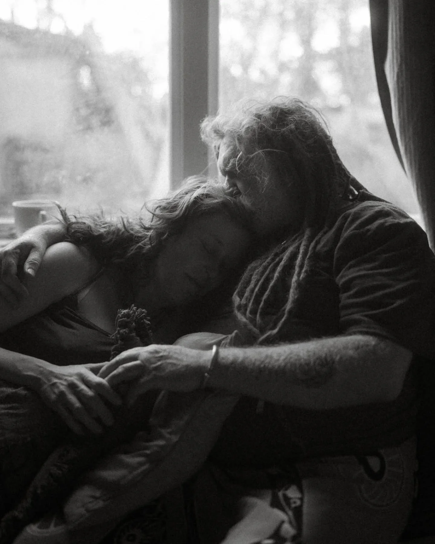 Hahna and Grant, during the very early stages of Hahnas labour, on a Sunday evening in September.
To be welcomed into this gentle and powerful space, where magic and life met so naturally at this threshold in time was a true honour.
@hahnaread @tribu
