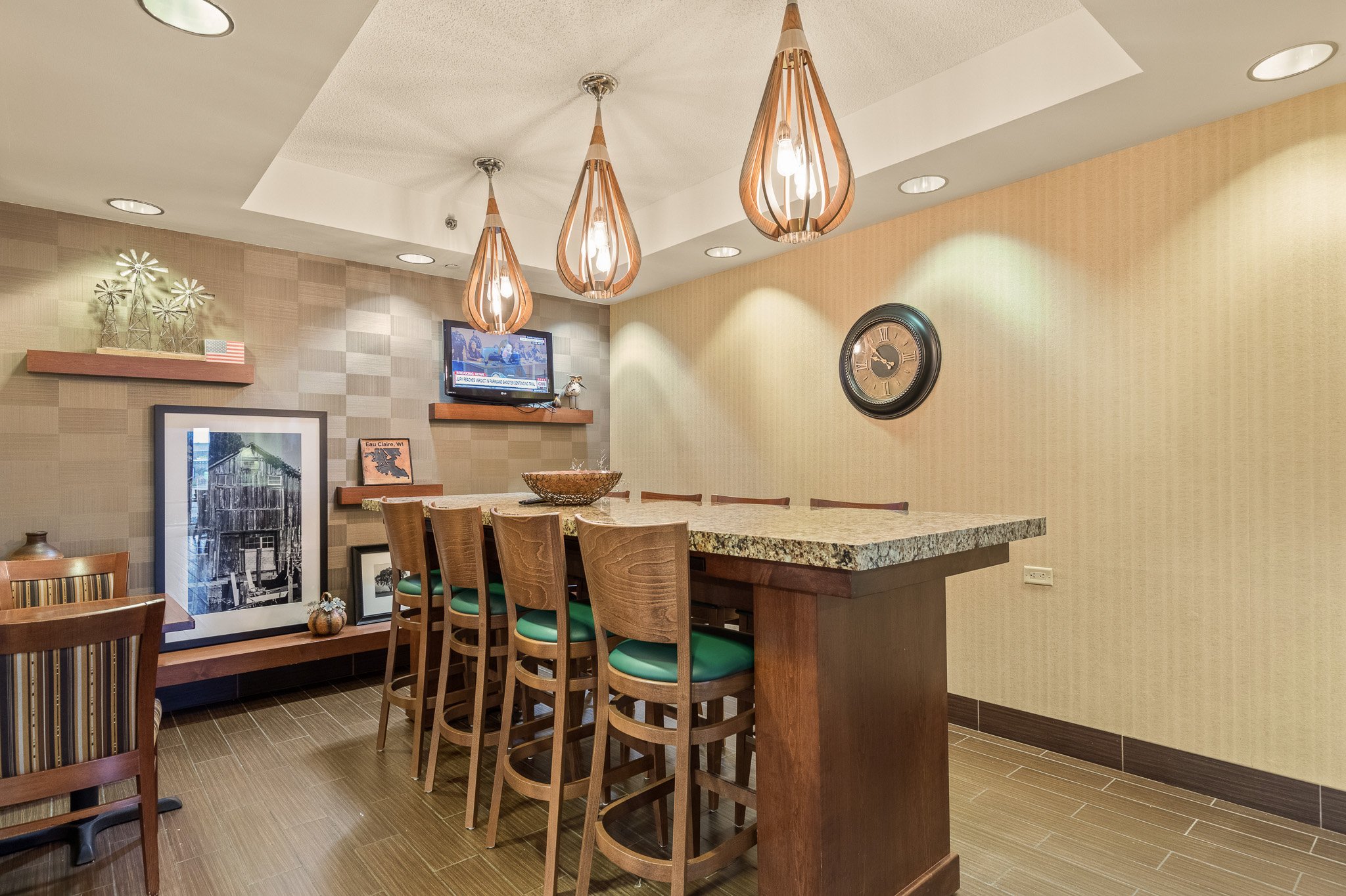 Interior photograph of dining area in Hampton Inn in Eau Claire, WI.