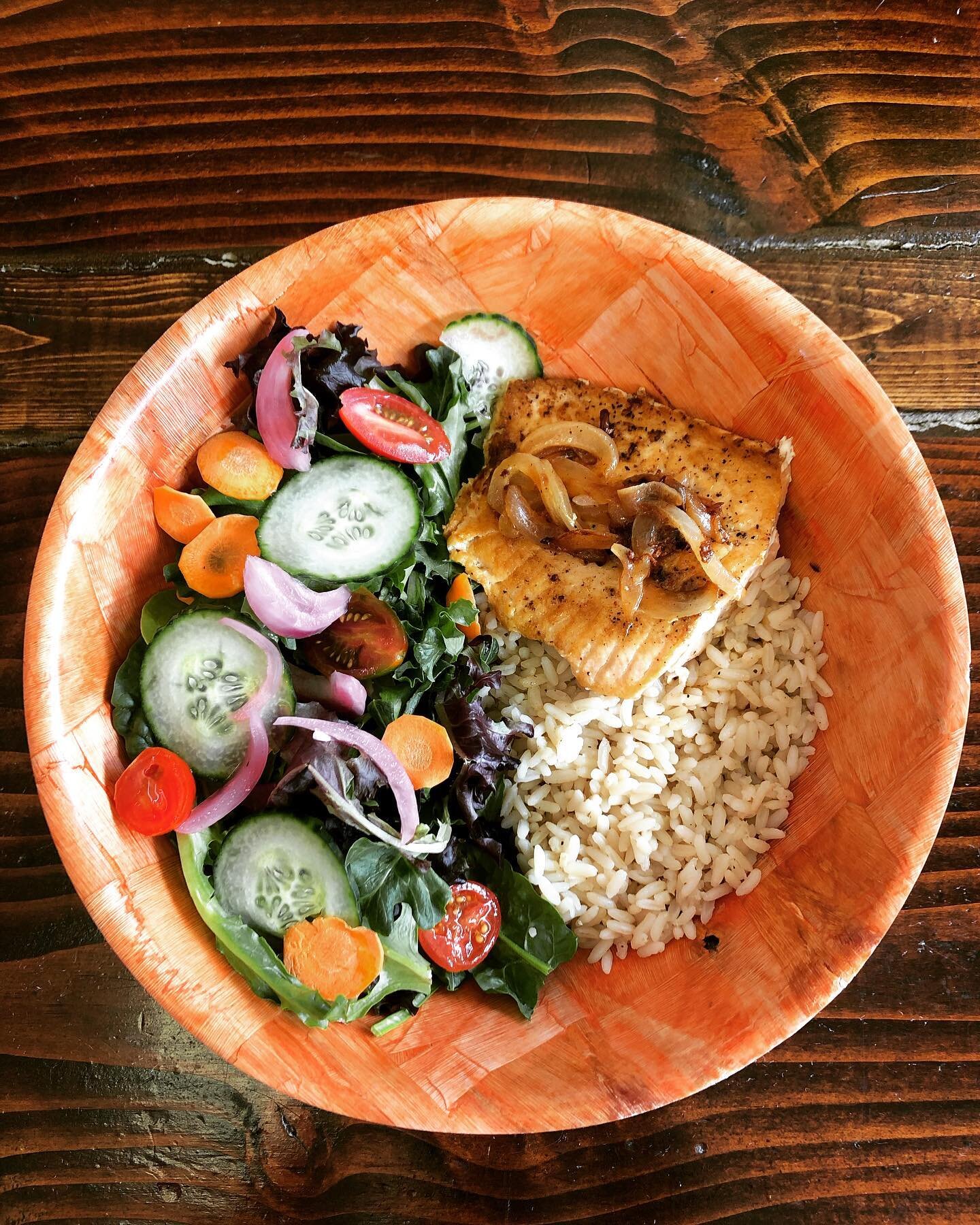 Pan-Seared Salmon is on the menu today! Selling for $10, it comes with our usual rice and side salad as well as roasted onions on top. 

Try it out and do let us know what you think!

Take care everyone!