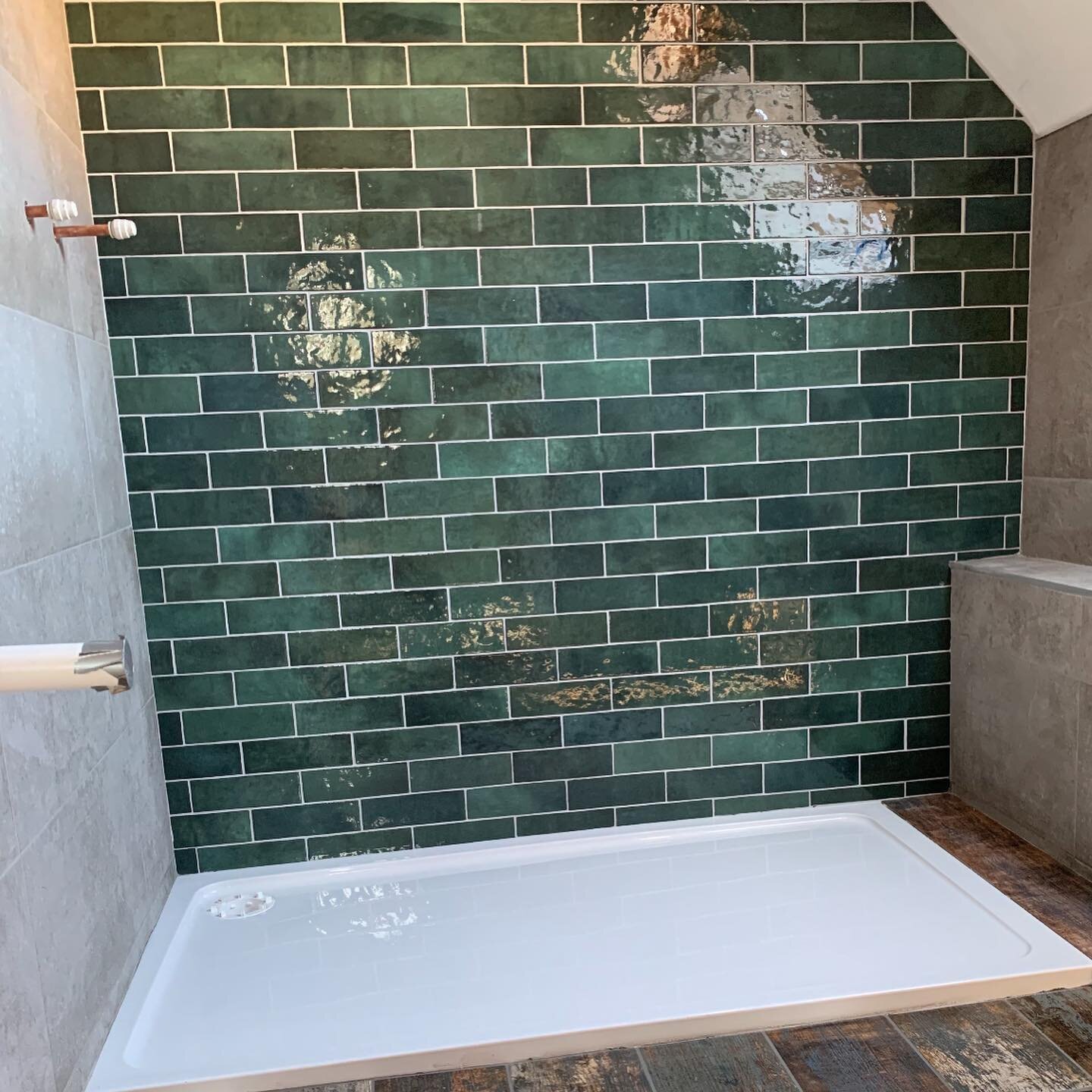 Really grateful to both @daveytiles and @colourcoateddecorating and my favourite plumber, to have achieved a tight timetable to tile, paint and first fix this en-suite and bedroom, yet to be fitted with great fixtures, just before official lockdown l